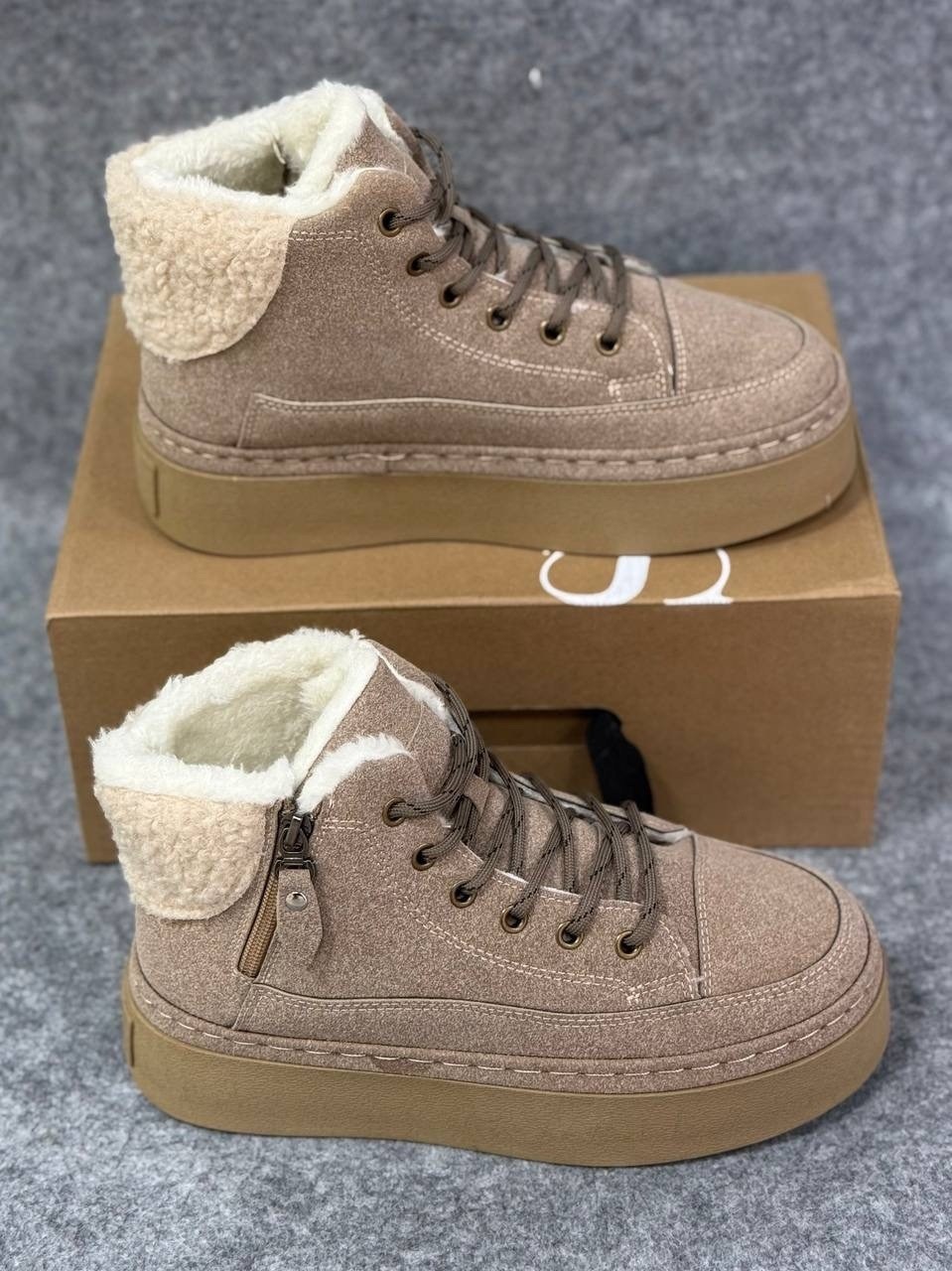 ,ботинки зимние женские ugg замшевые на платформе,зимняя  женская,зимняя ,ботинки ugg женские