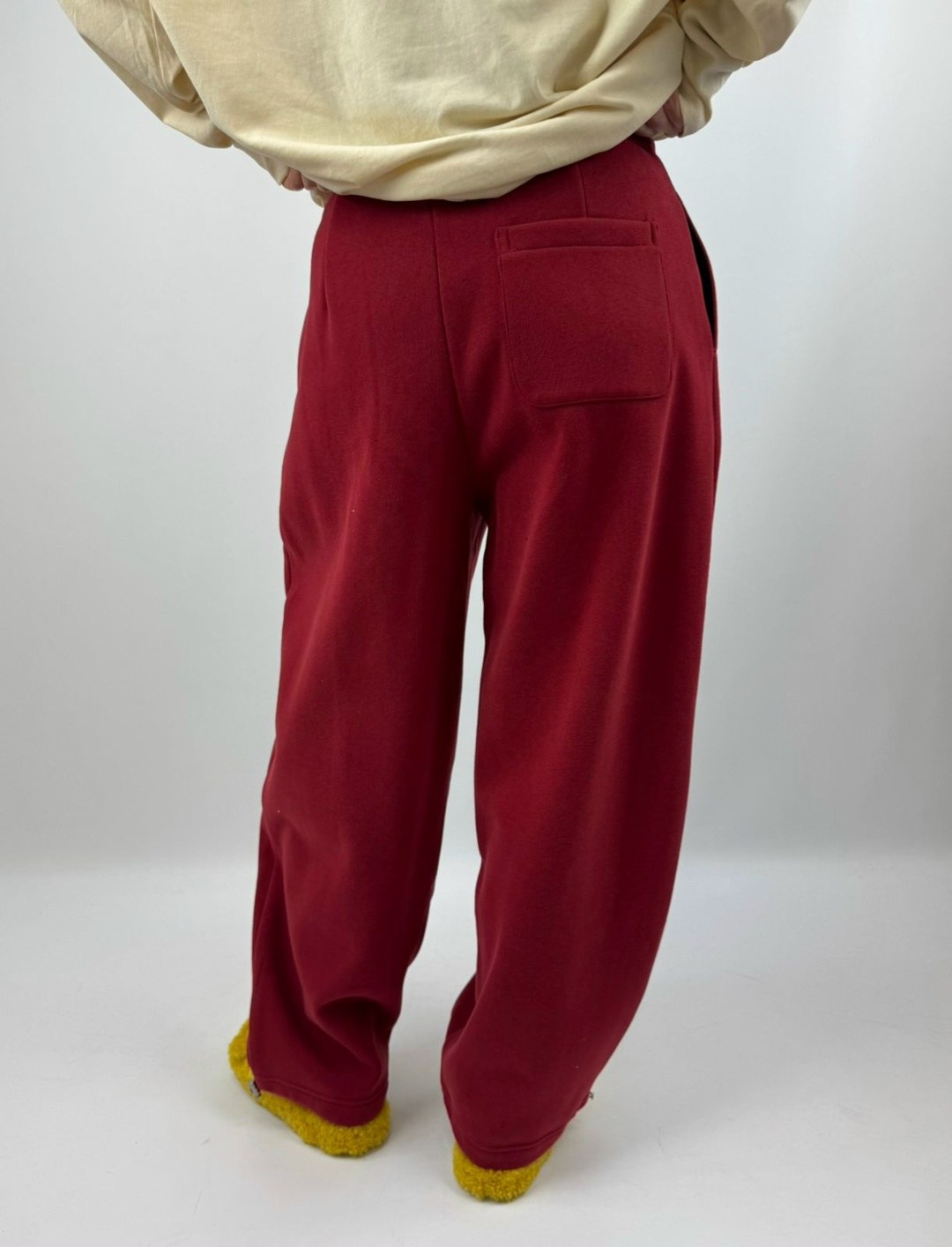 модные брюки,джоггеры брюки,брюки спортивные,бордовые брюки,широкие брюки