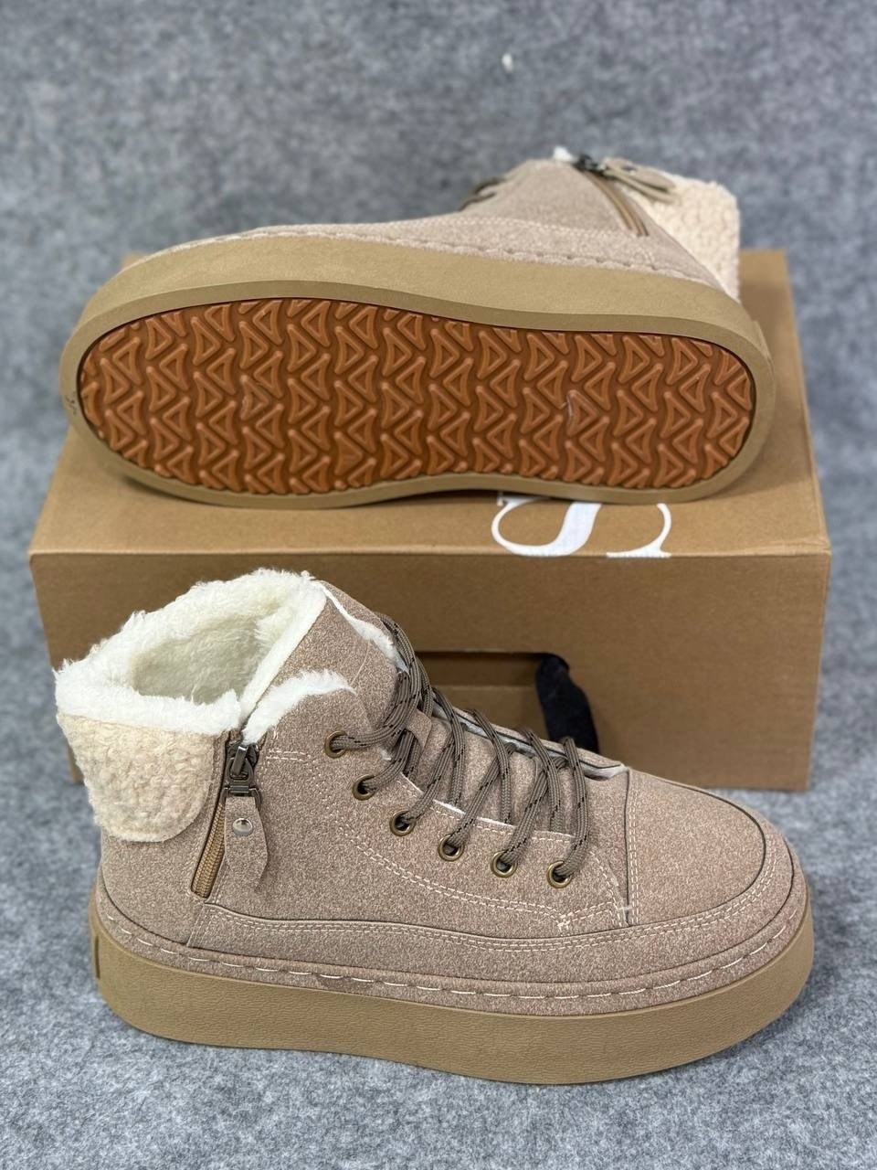 ,ботинки зимние женские ugg замшевые на платформе,зимняя  женская,зимняя ,ботинки ugg женские