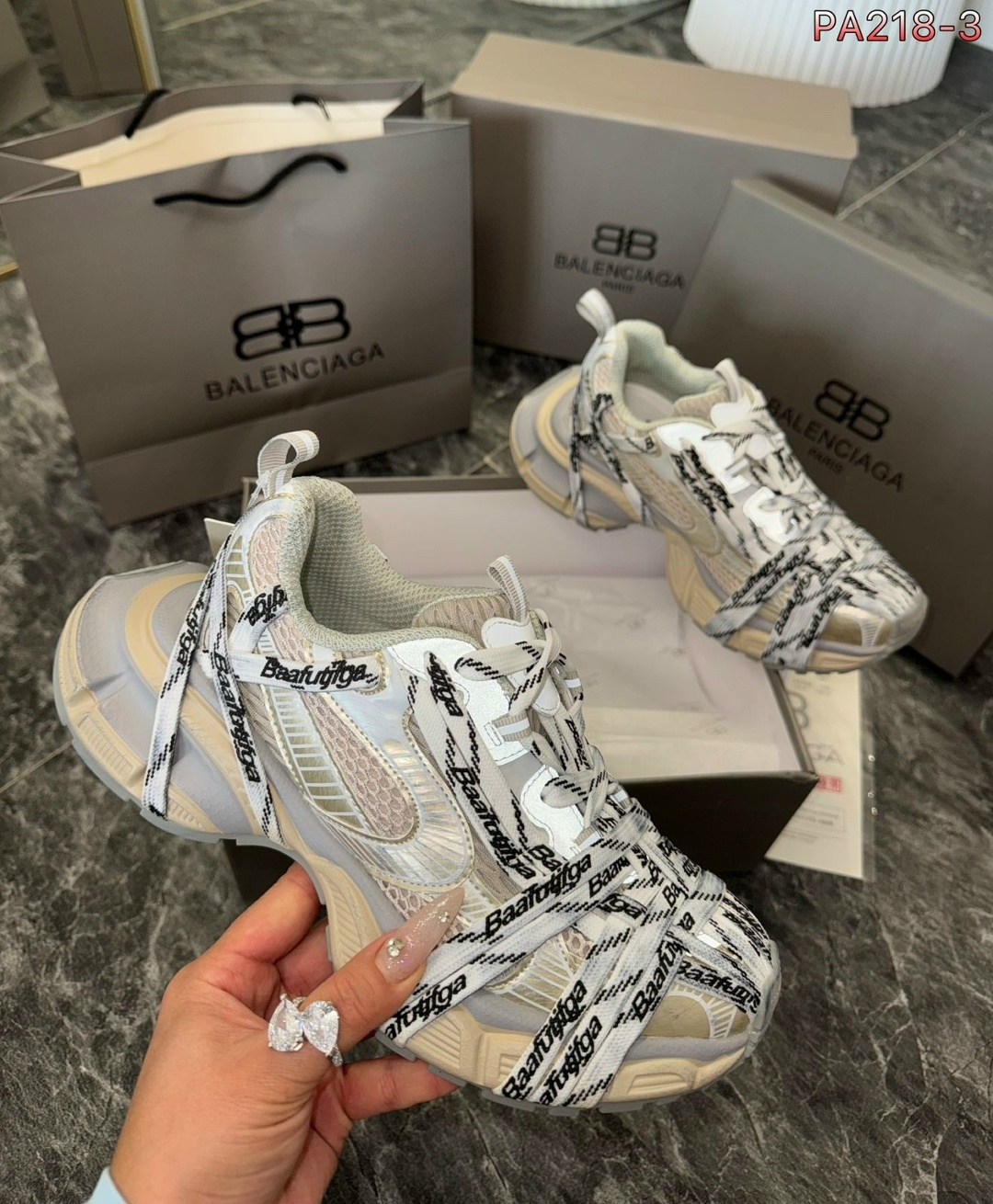 кроссовки женские balenciaga,кроссовки 3xl sneaker массивные на шнуровке balenciaga,новая коллекция баленсиага 2025 кроссовки,кроссовки balenciaga,кроссовки женские balenciaga 3xl sneaker premium