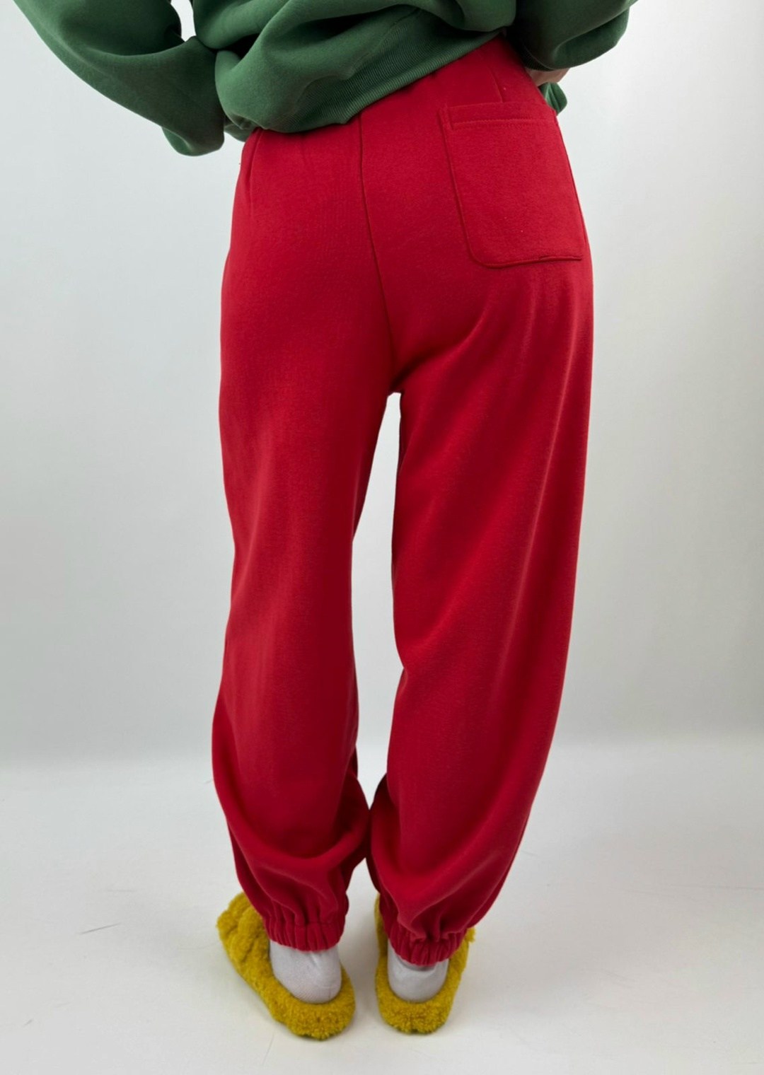 женские спортивные штаны оверсайз clark edikted красный,штаны оверсайз,джоггеры женские,брюки спортивные,брюки джоггеры оверсайз с начесом