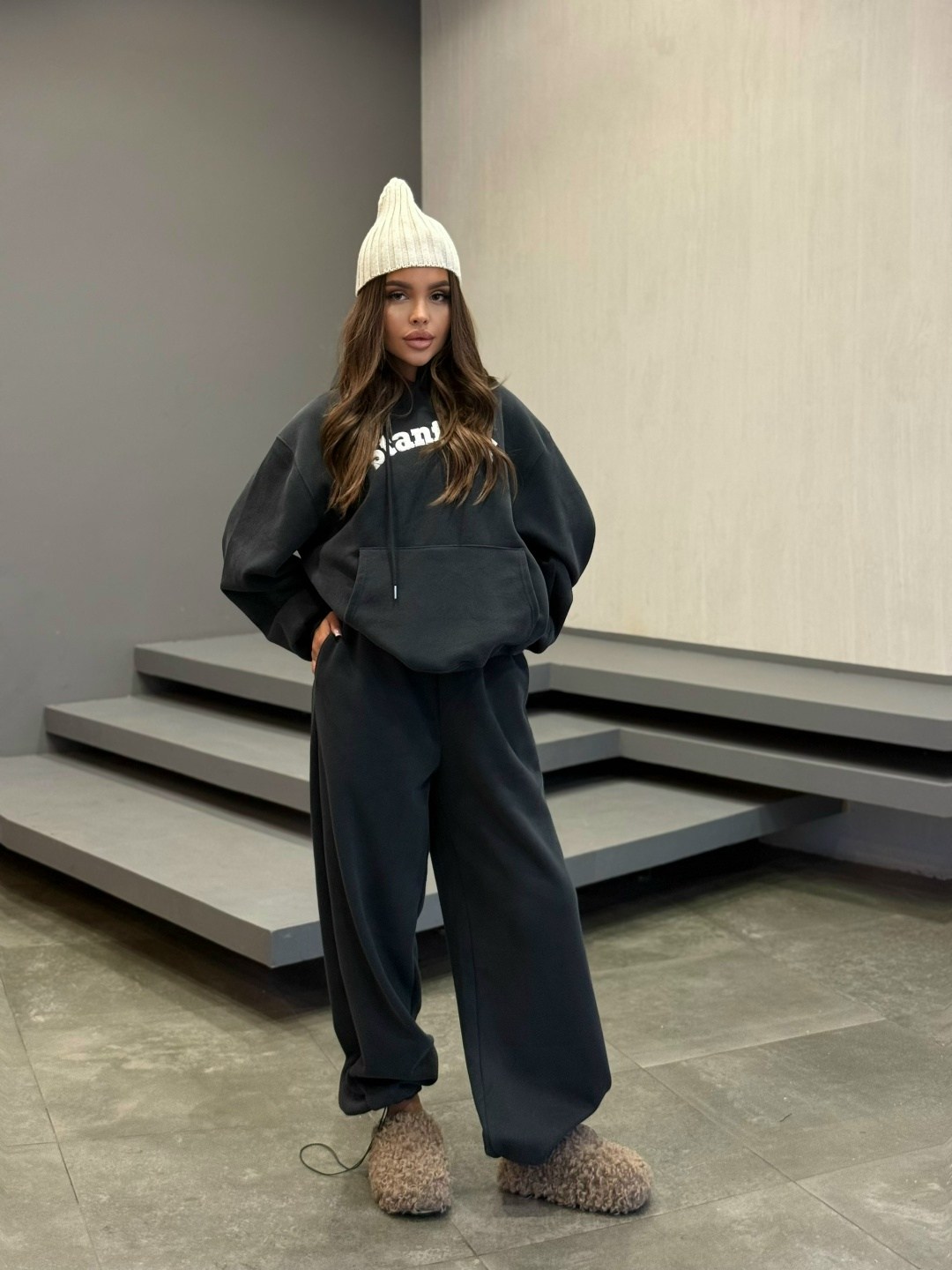 shein ezwear letter embroidery drop shoulder hoodie & sweatpants,костюм женский,flirla letter embroidery drop shoulder hoodie & sweatpants,женские спортивные костюмы,костюм женский ткань флис