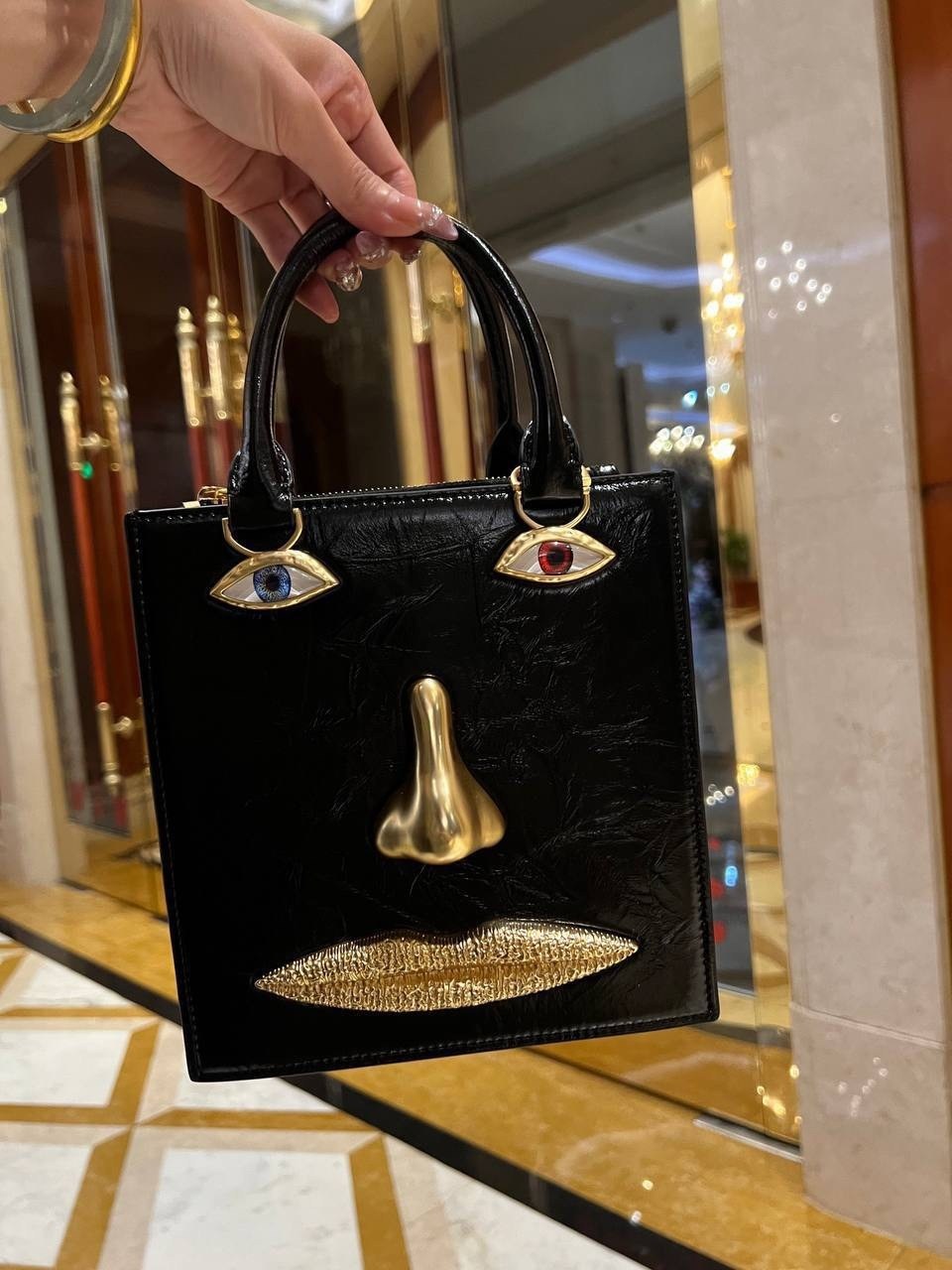 сумка-тоут schiaparelli,сумка schiaparelli,женская сумка schiaparelli,бархатная сумка для глаз schiaparelli premium sense demon,сумка женская shiaparelli & salvador dali