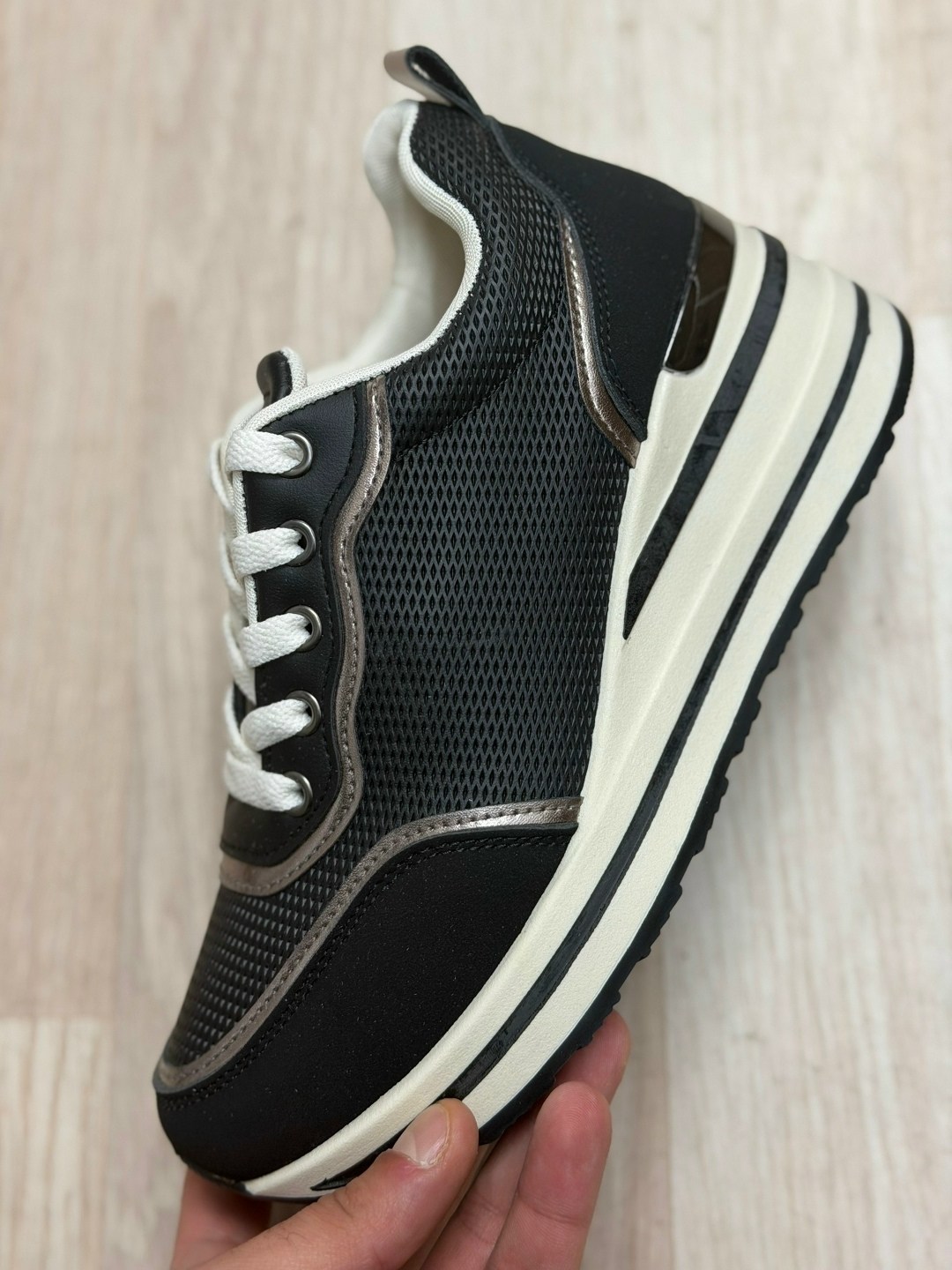 ,кроссовки женскиe,повседневные кроссовки,женская ,кроссовки модные