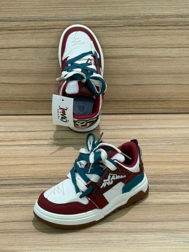 ,модные кроссовки,кроссовки женскиe,спортивная ,кроссовки для женщин