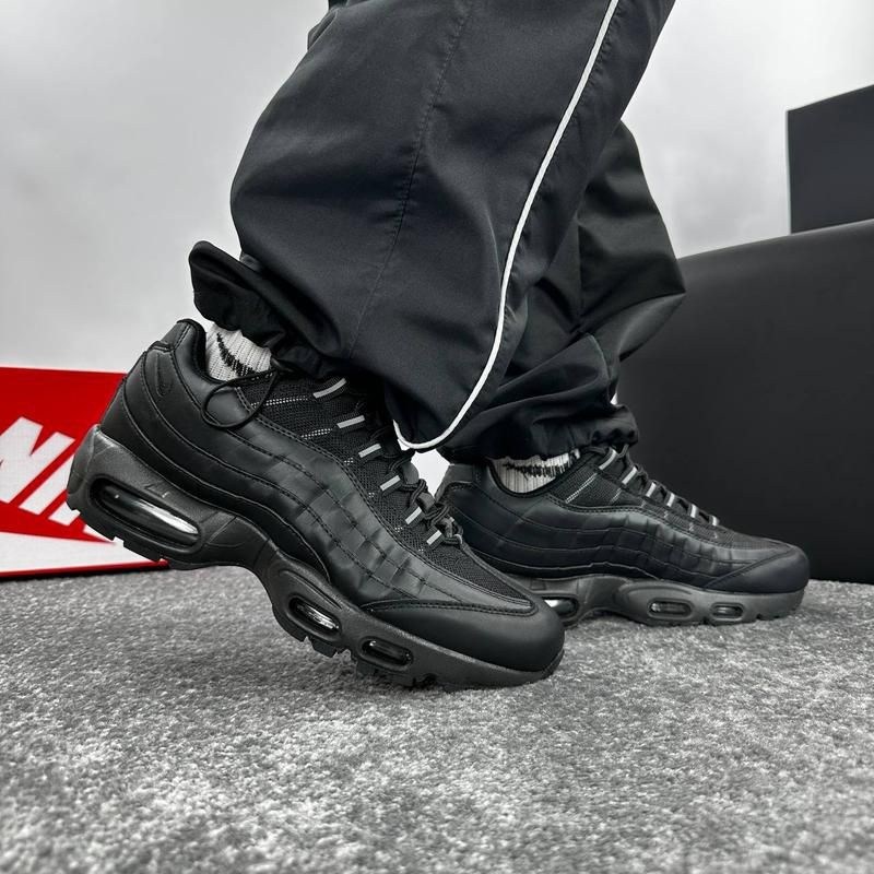 nike air max 95 triple black,nike air max 95 essential,nike air max 95 black,nike air max 95 essential triple black,nike air max 95 black anthracite