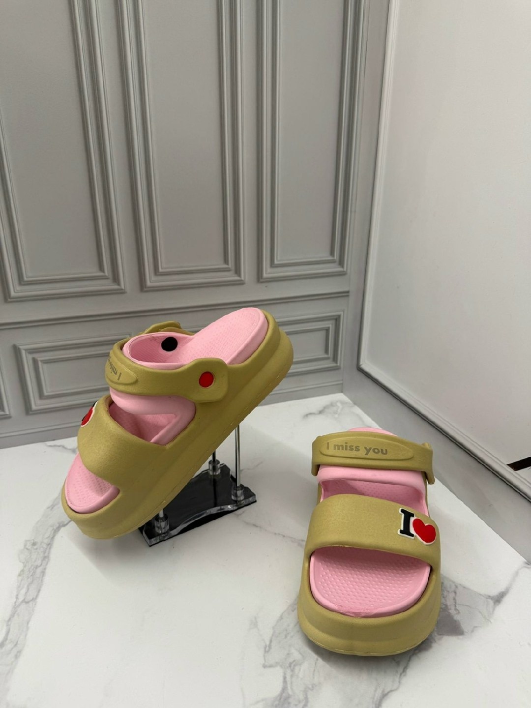 ,женские шлепанцы,шлепки женские,женские сандалии,сандалии