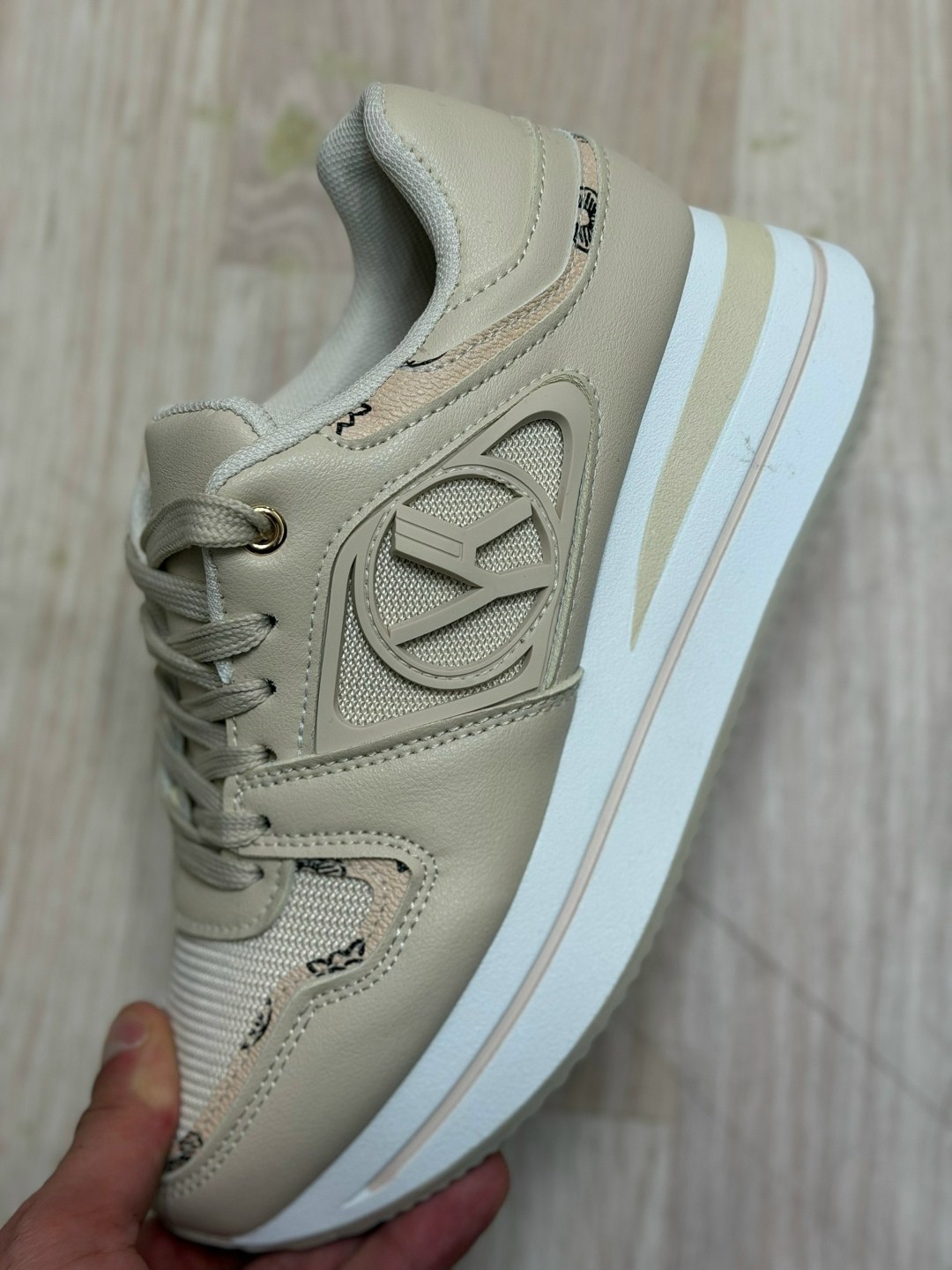 ,кроссовки женскиe,повседневные кроссовки,женская ,кроссовки модные