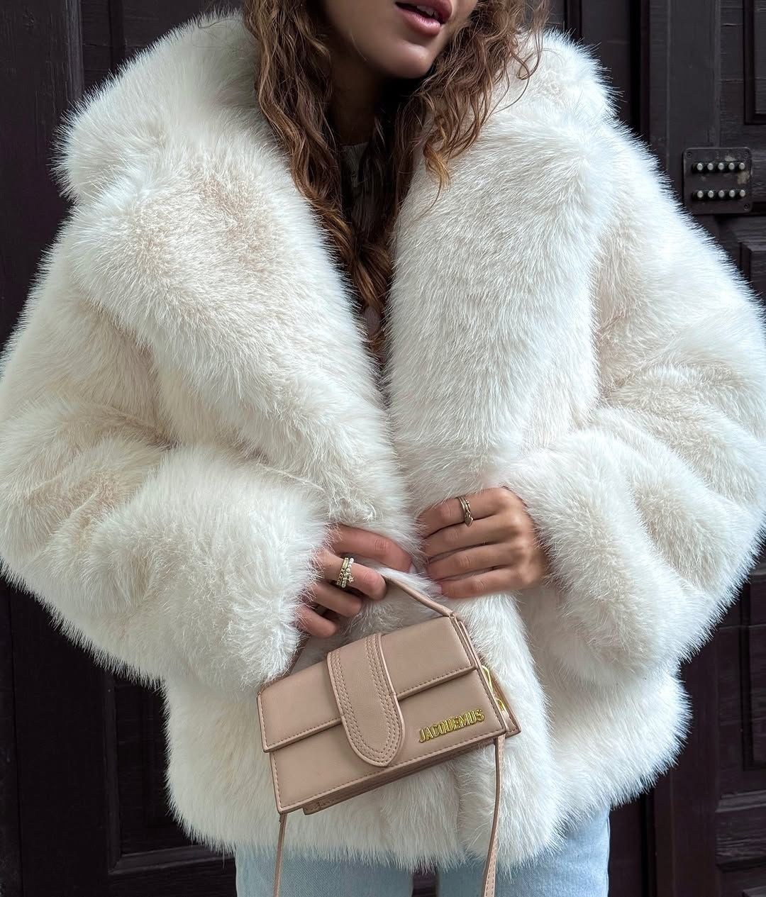 искусственная шуба,шубка,шуба белая,женская шуба,модная пушистая куртка из искусственного меха