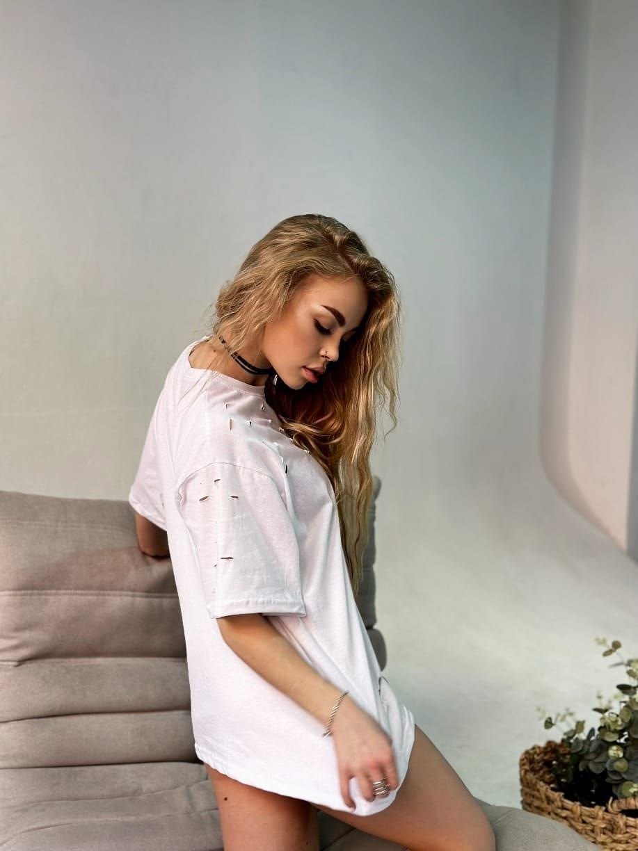 девушка,футболки женская оверсайз,футболки женская,стильная одежда,футболка оверсайз