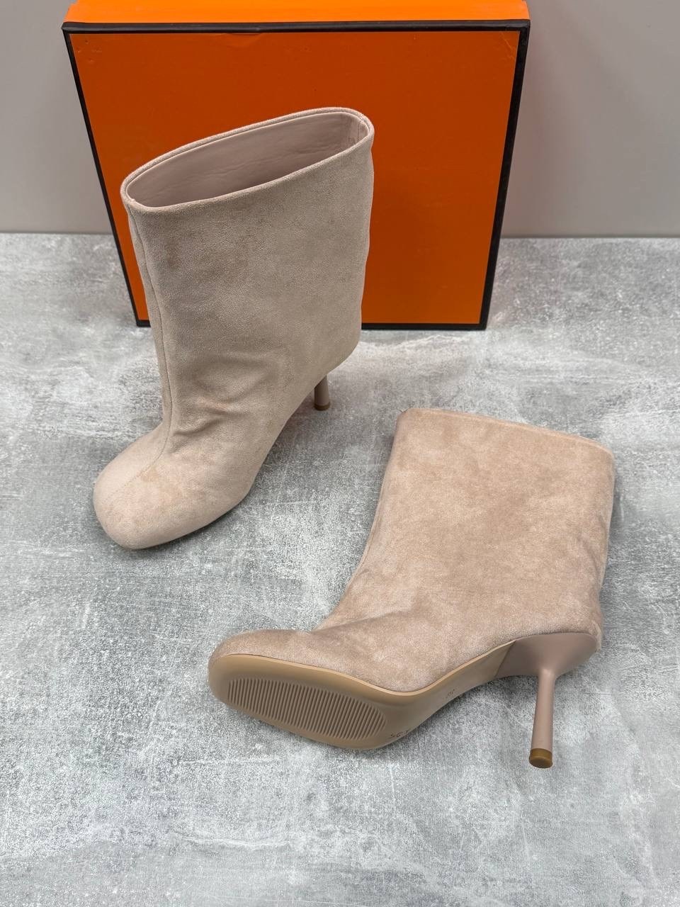 ,короткие сапоги,ботильоны женские,замшевые ботильоны,женская