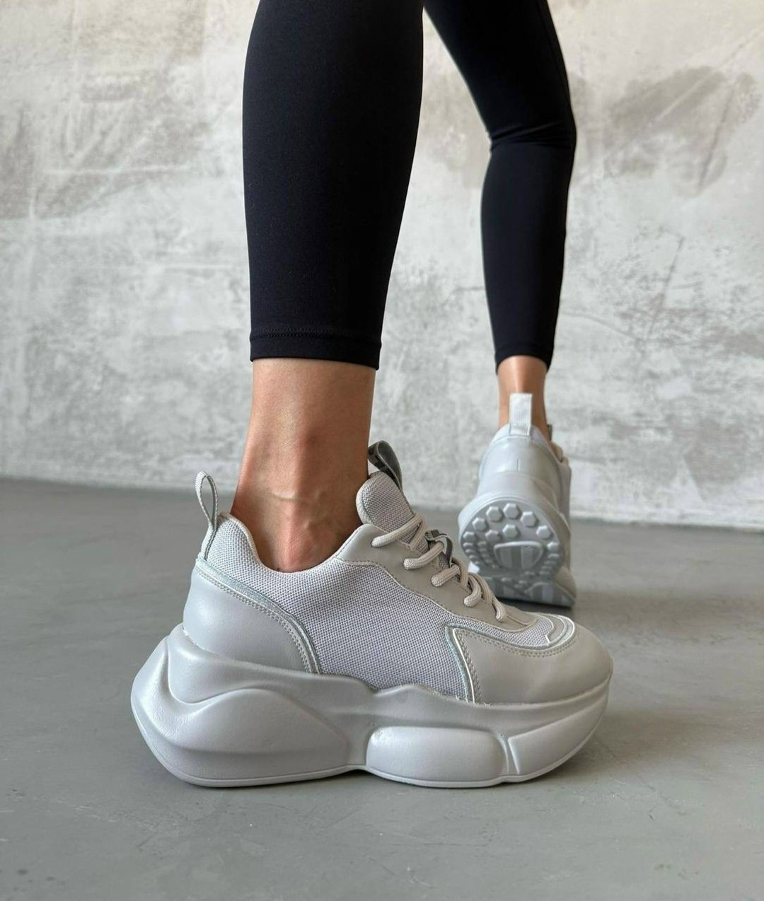 ,кроссовки женскиe,массивные кроссовки для женщин,массивные кроссовки женские,кроссовки массивные