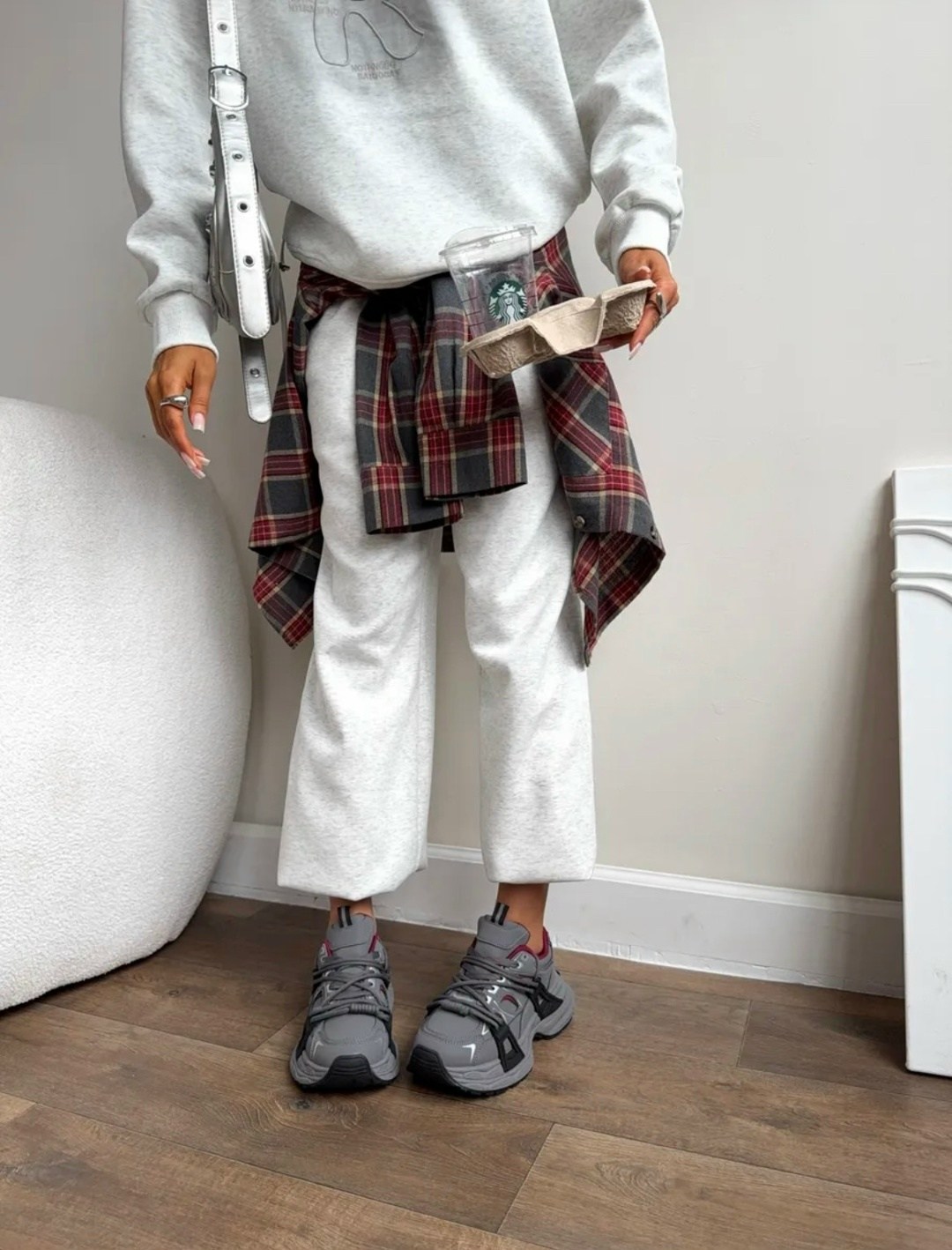 стиль оверсайз,штаны оверсайз,мужские брюки в клетку,брюки в спортивном стиле