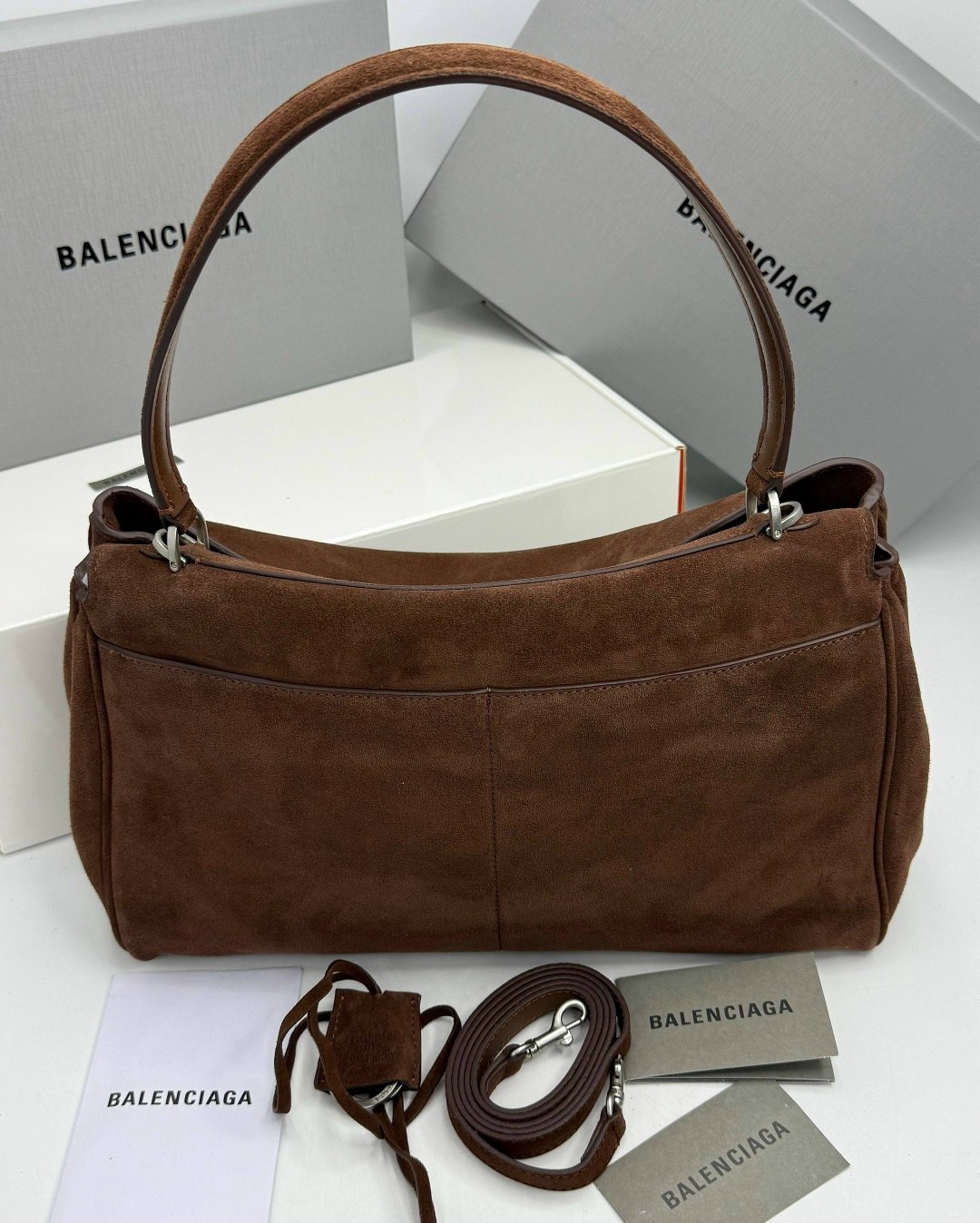 роскошная сумка из замши balenciaga rodeo,balenciaga хаки замшевая сумка тоут rodeo для женщин,balenciaga хаки замшевая сумка тоут,balenciaga замшевая сумка rodeo medium,женская замшевая сумка balenci