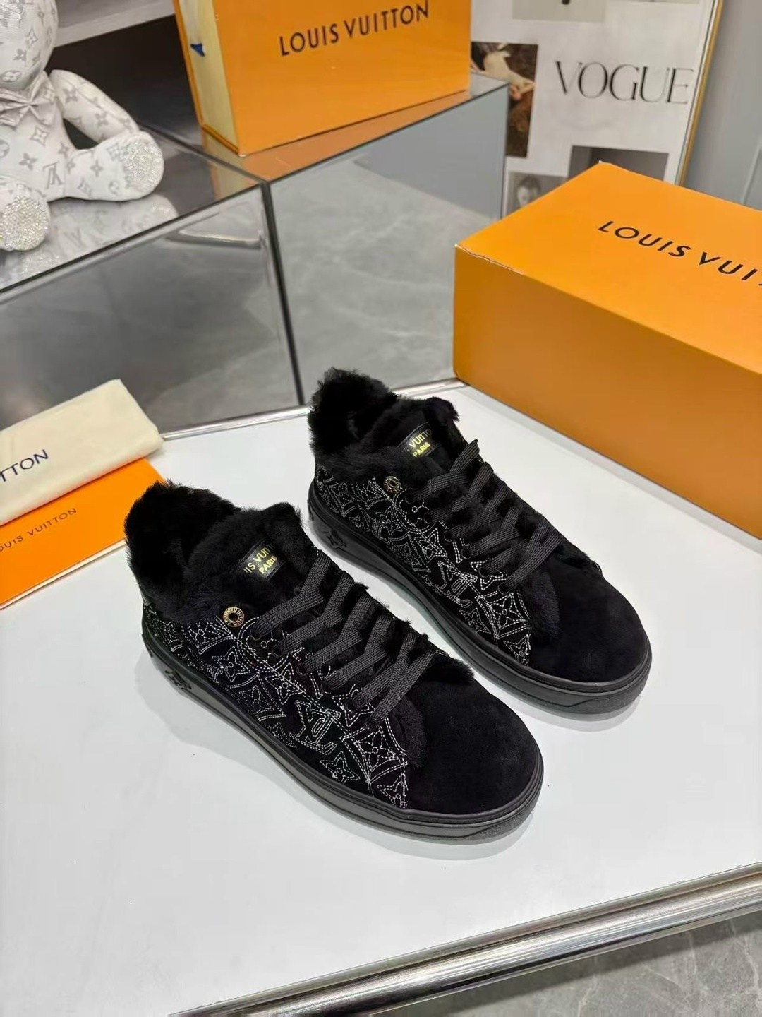 кроссовки женские louis vuitton,кеды louis vuitton time out зимние бежевые,,louis vuitton зимние кроссовки,кеды time out louis vuitton