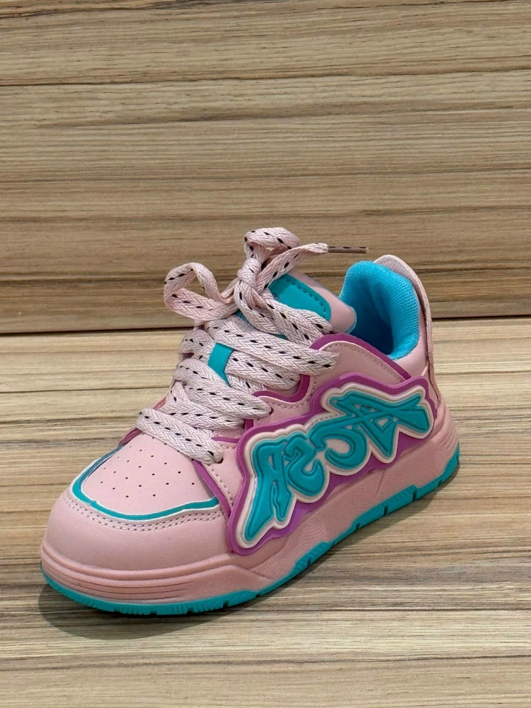 кроссовки,спортивная ,женские кроссовки,,оригинальные кроссовки