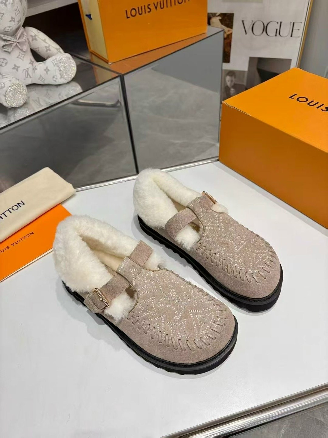 женские замшевые ботинки louis vuitton colorado comfort на меху черные,,туфли louis vuitton colorado comfort зима премиум,угги женские,женские сандали louis vuitton