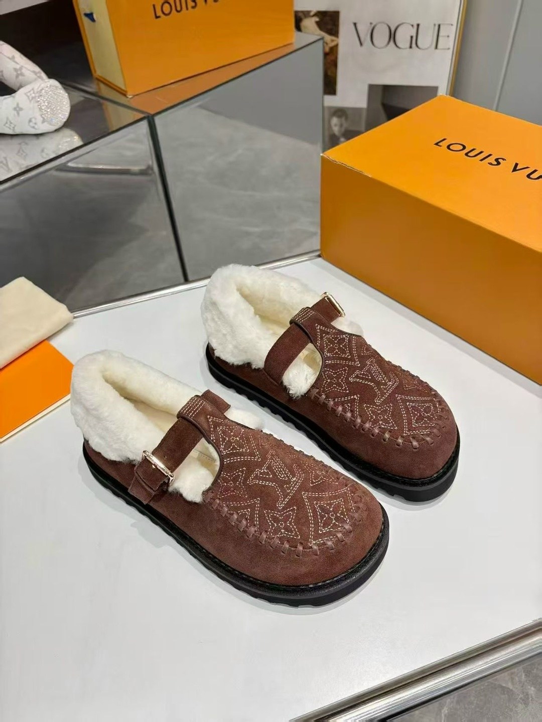 женские замшевые ботинки louis vuitton colorado comfort на меху черные,,туфли louis vuitton colorado comfort зима премиум,угги женские,женские сандали louis vuitton