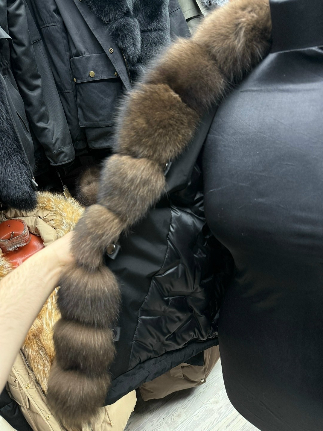 пуховики куртки парки,пуховики с мехом,пуховик женский с мехом,куртка - пуховик с мехом песца city furs,пуховик с меховым воротником