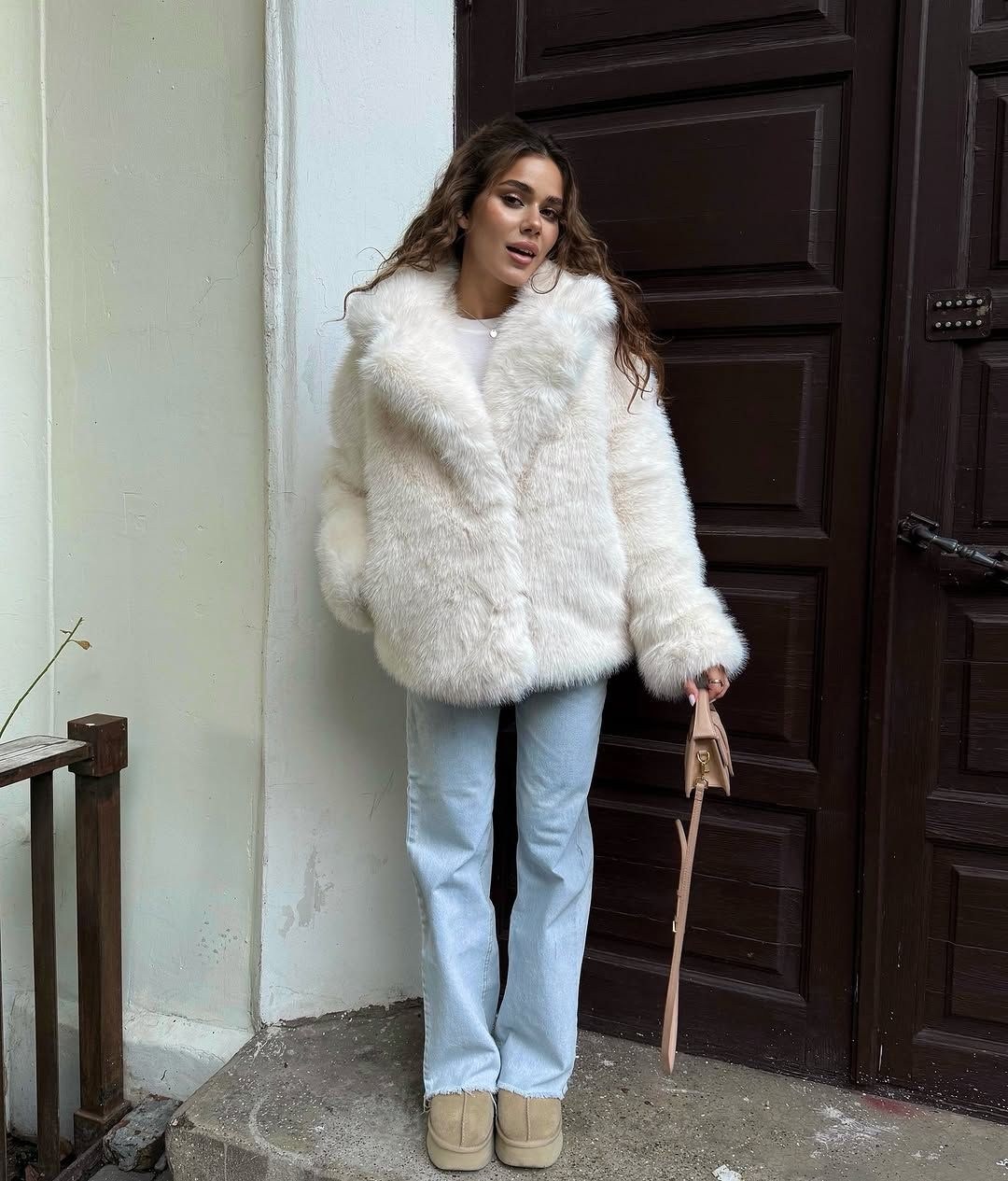 искусственная шуба,шубка,шуба белая,женская шуба,модная пушистая куртка из искусственного меха
