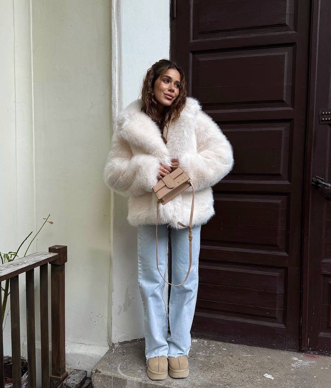 искусственная шуба,шубка,шуба белая,женская шуба,модная пушистая куртка из искусственного меха