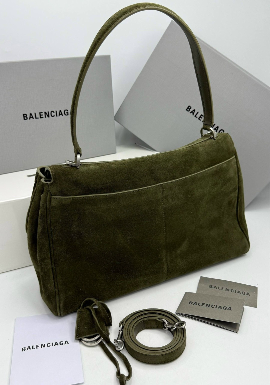 роскошная сумка из замши balenciaga rodeo,balenciaga хаки замшевая сумка тоут rodeo для женщин,balenciaga хаки замшевая сумка тоут,balenciaga замшевая сумка rodeo medium,женская замшевая сумка balenci