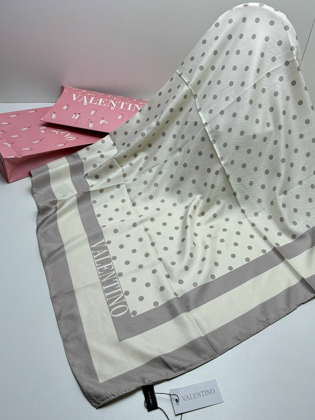 брендовый платок,платок женский шелковый в горох,женские платки,платки шелковые,платка