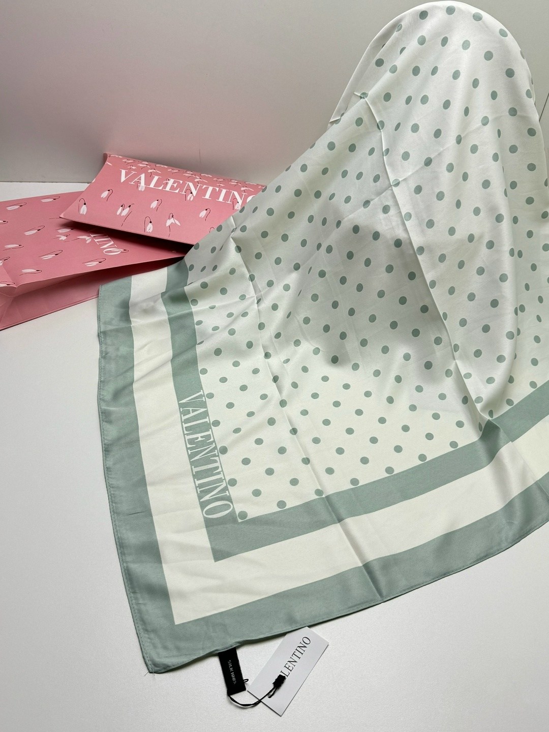 брендовый платок,платок женский шелковый в горох,женские платки,платки шелковые,платка