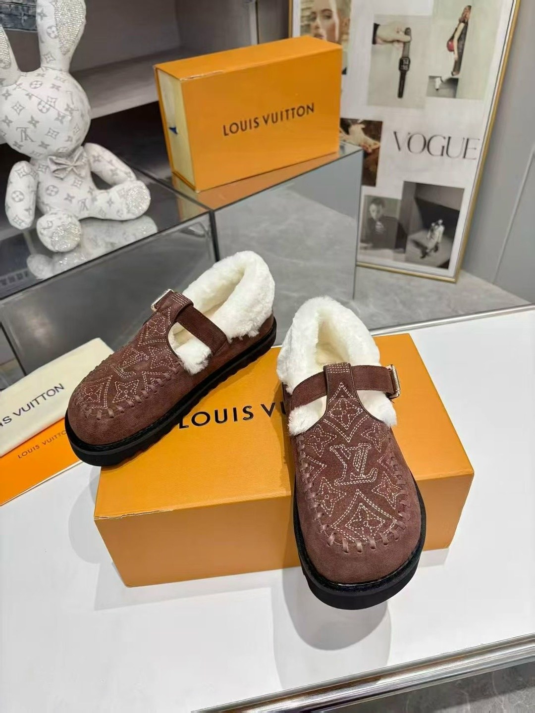 женские замшевые ботинки louis vuitton colorado comfort на меху черные,,туфли louis vuitton colorado comfort зима премиум,угги женские,женские сандали louis vuitton