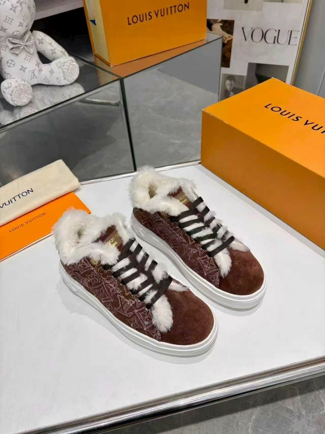 кроссовки женские louis vuitton,кеды louis vuitton time out зимние бежевые,,louis vuitton зимние кроссовки,кеды time out louis vuitton