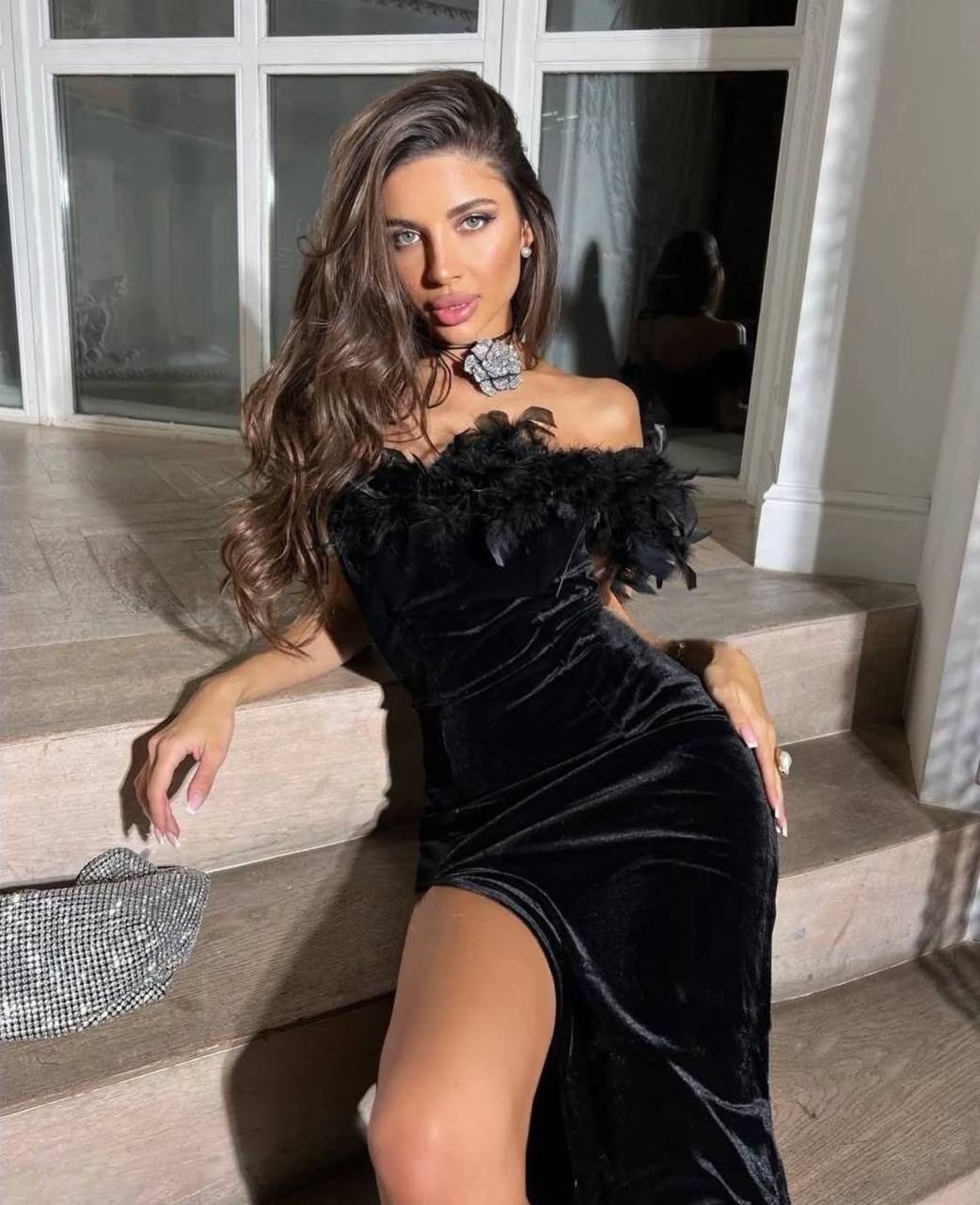 вечерние платья с перьями,платье с перьями,платье вечернее,платье бархатное с перьями,платье с перьями бархат