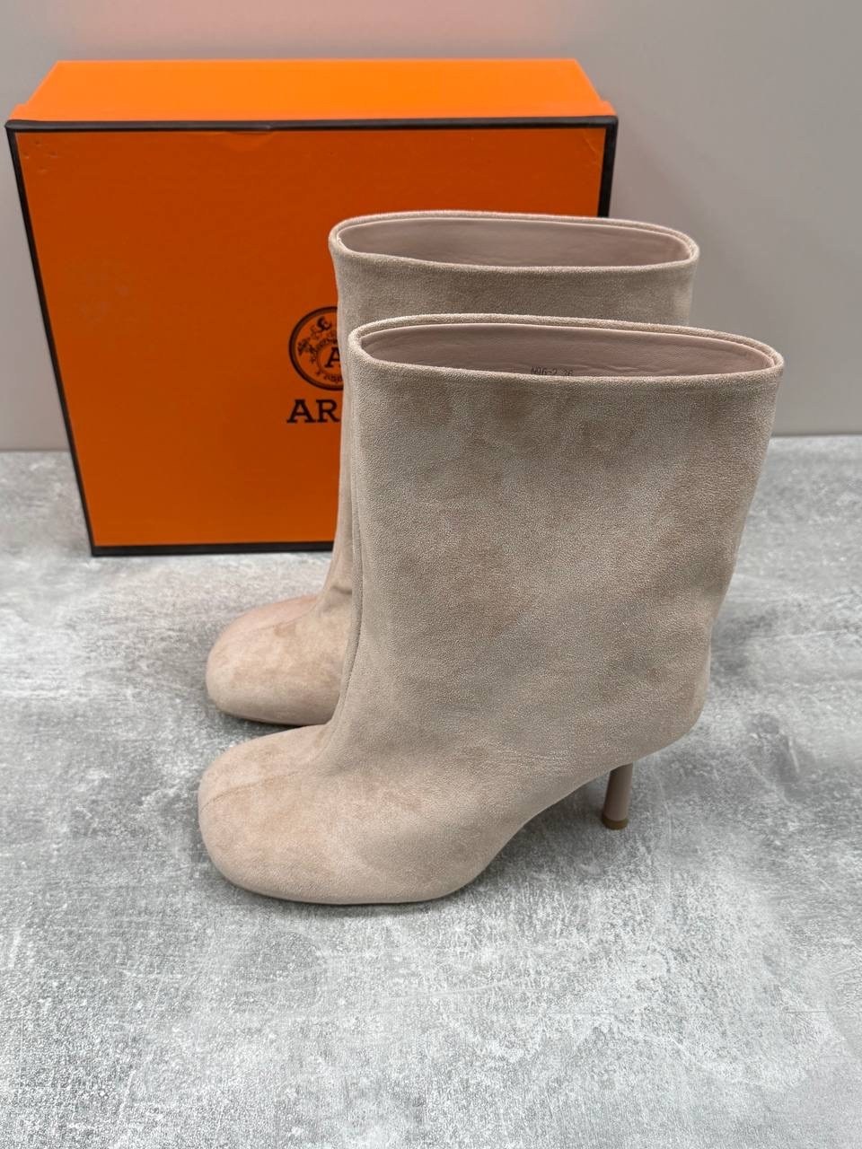 ,короткие сапоги,ботильоны женские,замшевые ботильоны,женская