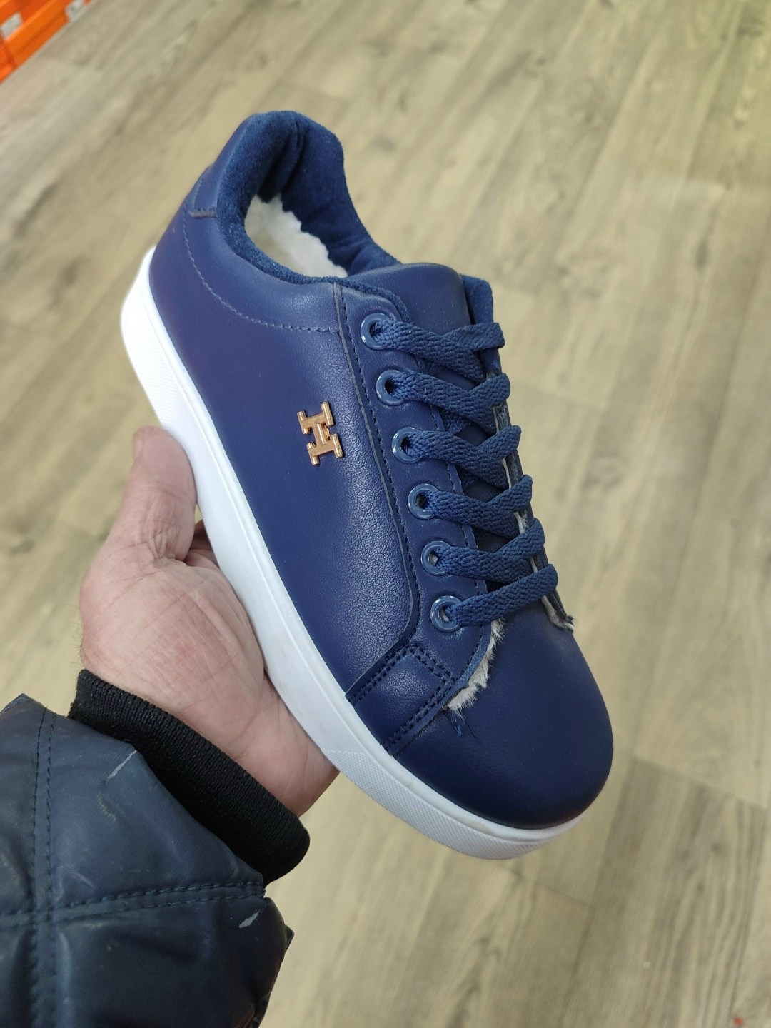 ,женские кроссовки,спортивная ,белые кроссовки,белые женские кроссовки