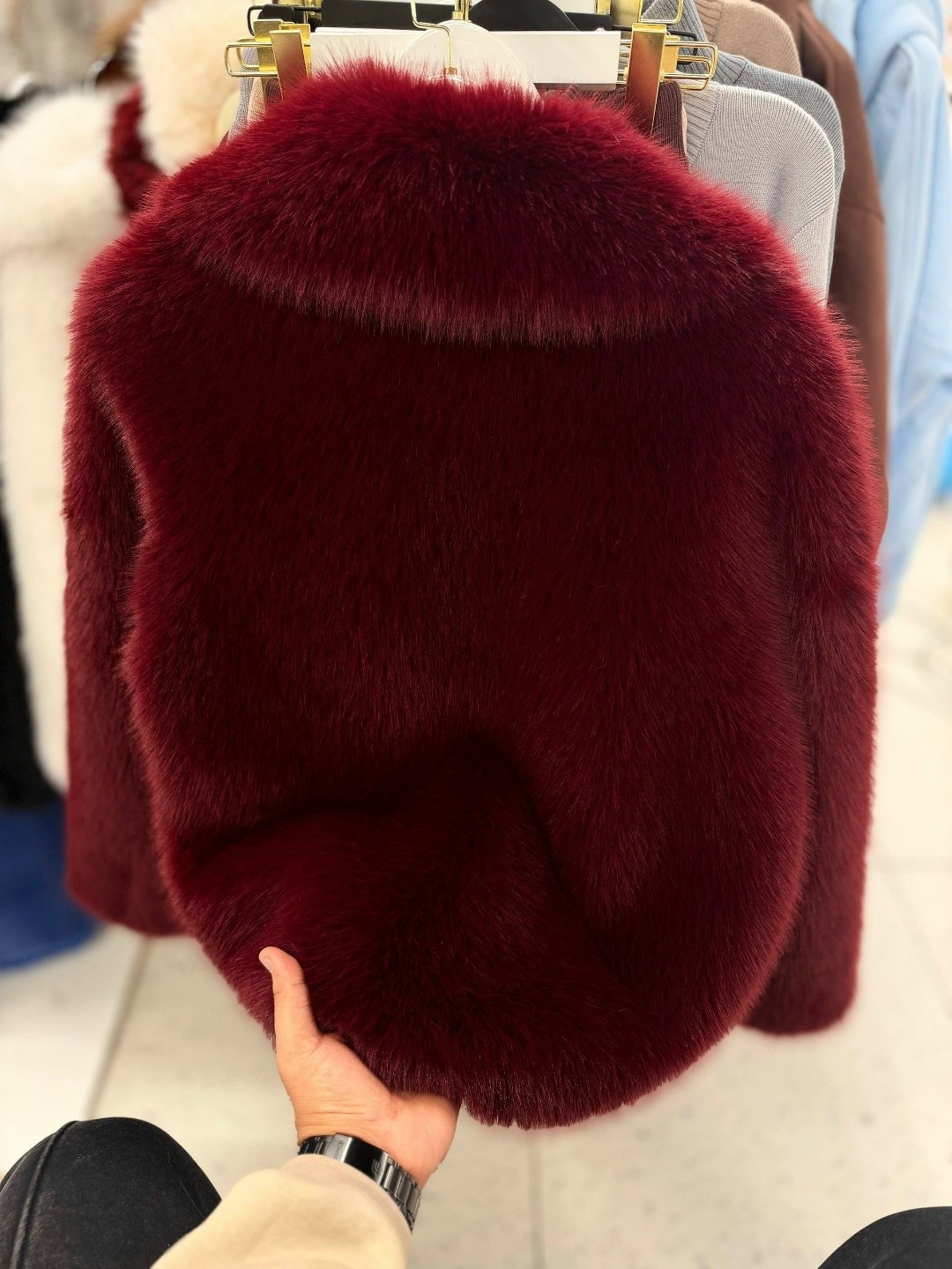 шуба искусственная короткая rvb store,шуба красная,искусственная шуба бордовая,женская шуба,шубка