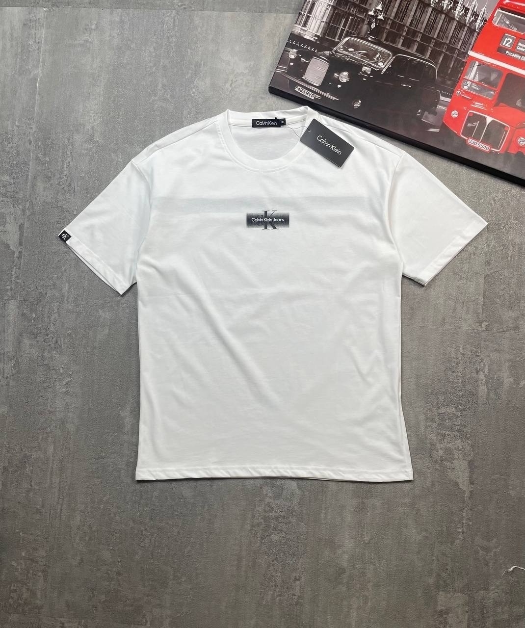 футболки calvin klein,футболка calvin klein jeans,футболки мужские,белая футболка,мужская футболка белая