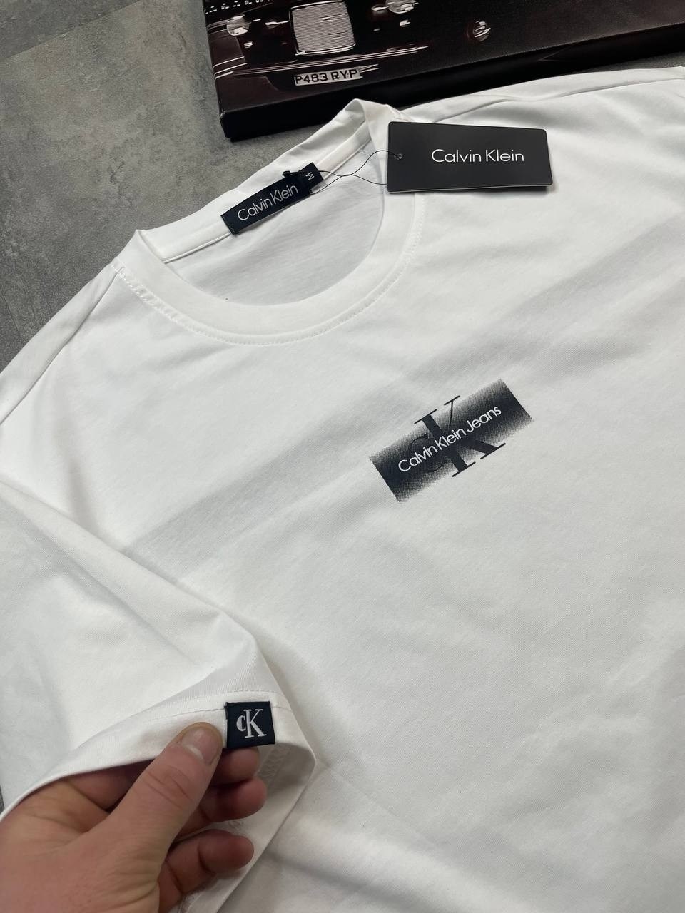 calvin klein мужская футболка,calvin klein футболка черная,мужская черная футболка embroidery patch tee calvin klein jeans,мужская черная футболка embroidery patch tee calvin klein jeans j30j325700,му