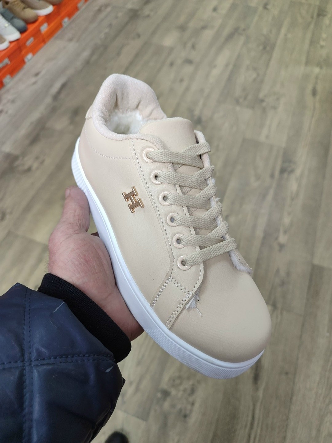 ,женские кроссовки,спортивная ,белые кроссовки,белые женские кроссовки