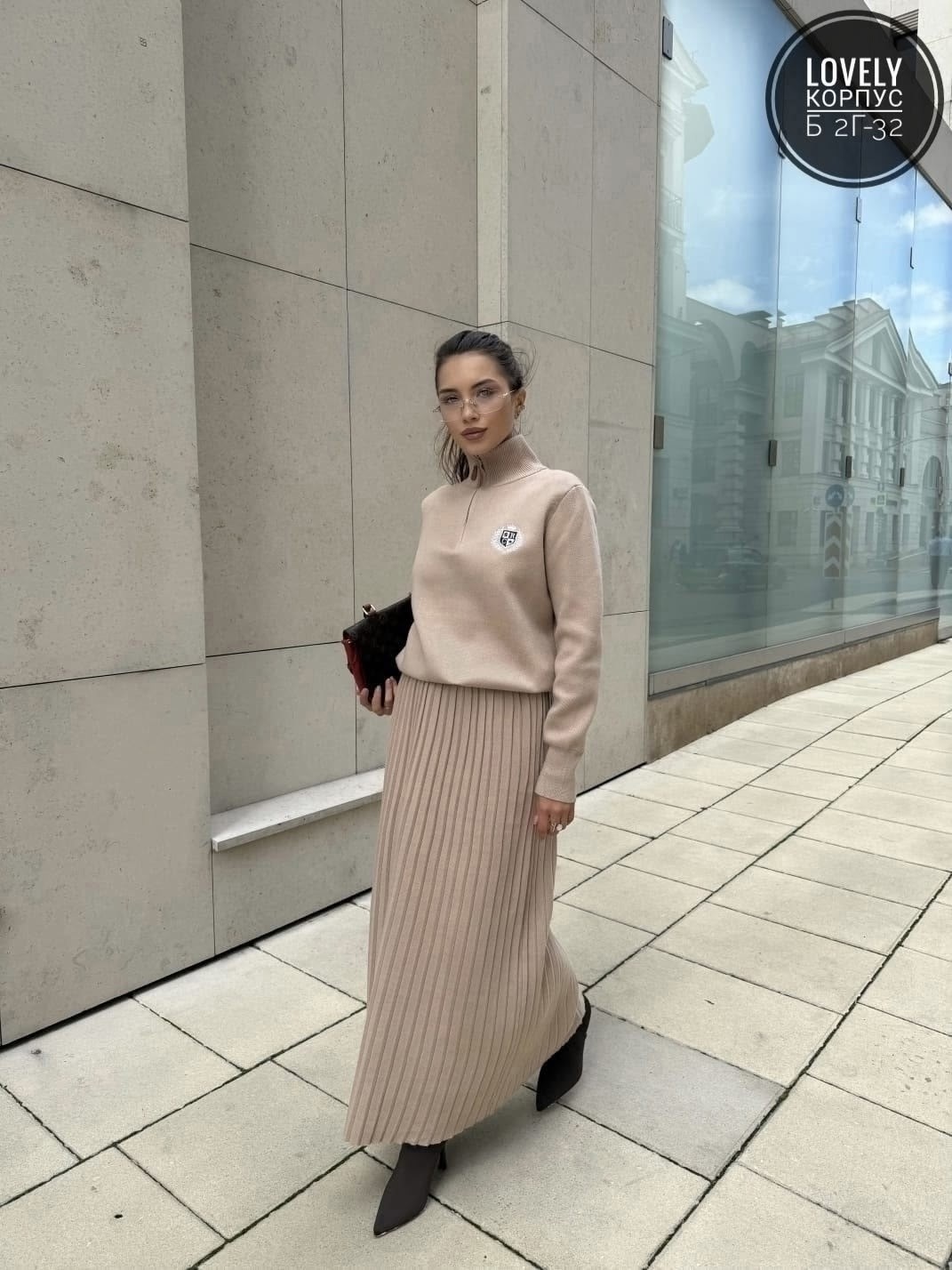 костюм трикотажный теплый с юбкой,костюм трикотажный с юбкой,костюм с юбкой плиссе,джемпер, юбка ketty ам-132 бежевый,трикотажный костюм джемпер и юбка плиссированная emberens