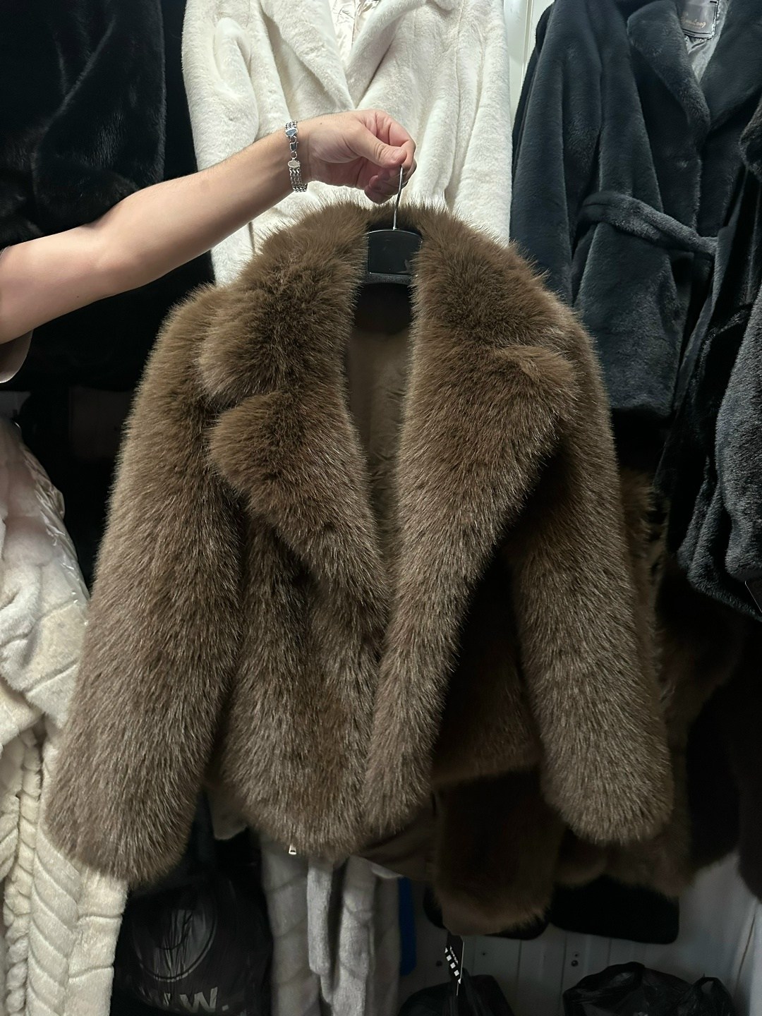 шуба искусственная короткая коричневая экомех yana furs,шуба,женская шуба из искусственного меха,шуба из эко меха,шуба из искусственного меха
