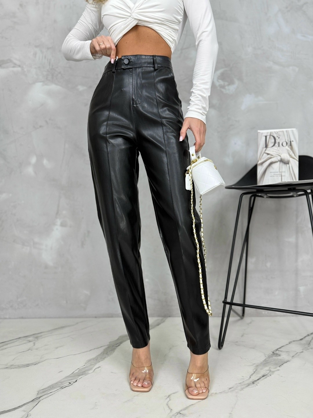 бежевые брюки из экокожи,бежевые брюки,модные брюки,брюки кожаные wonderclo цвет молочный бежевый,брюки из экокожи