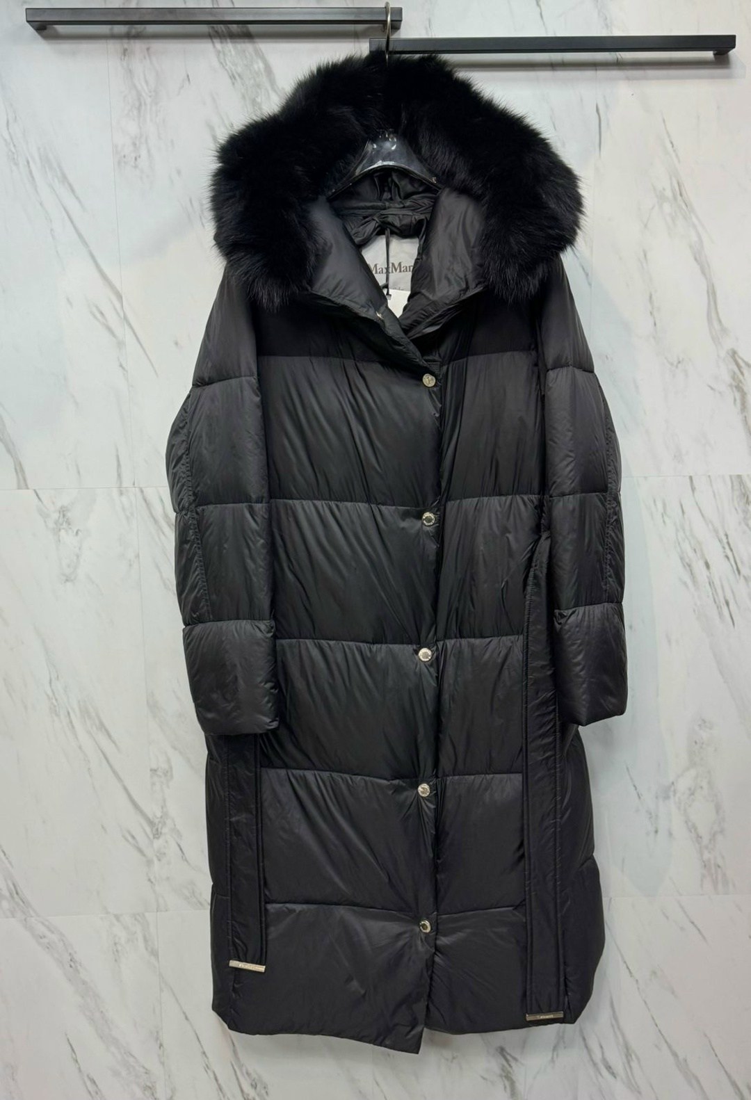 пуховик длинный серый с натуральным мехом чернобурки,пуховик с натуральным мехом чернобурки и капюшоном romana furs,пуховик женский с натуральным мехом,пуховик с натуральным мехом чернобурки длина 125