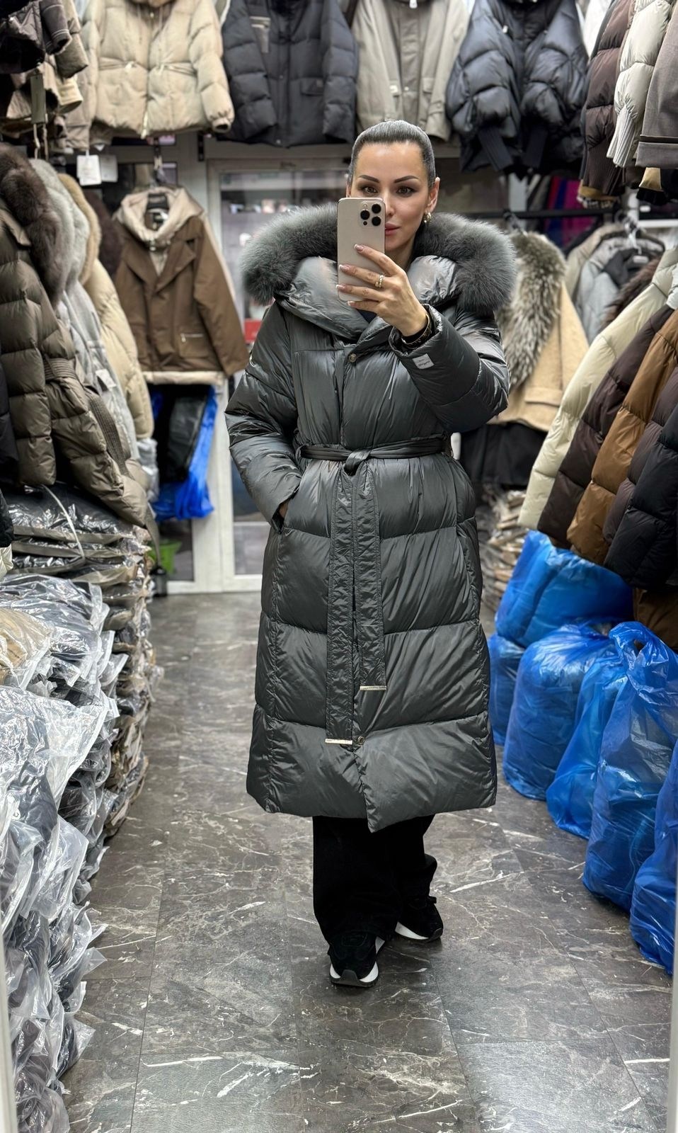 пуховик длинный серый с натуральным мехом чернобурки,пуховик с натуральным мехом чернобурки и капюшоном romana furs,пуховик женский с натуральным мехом,пуховик с натуральным мехом чернобурки длина 125