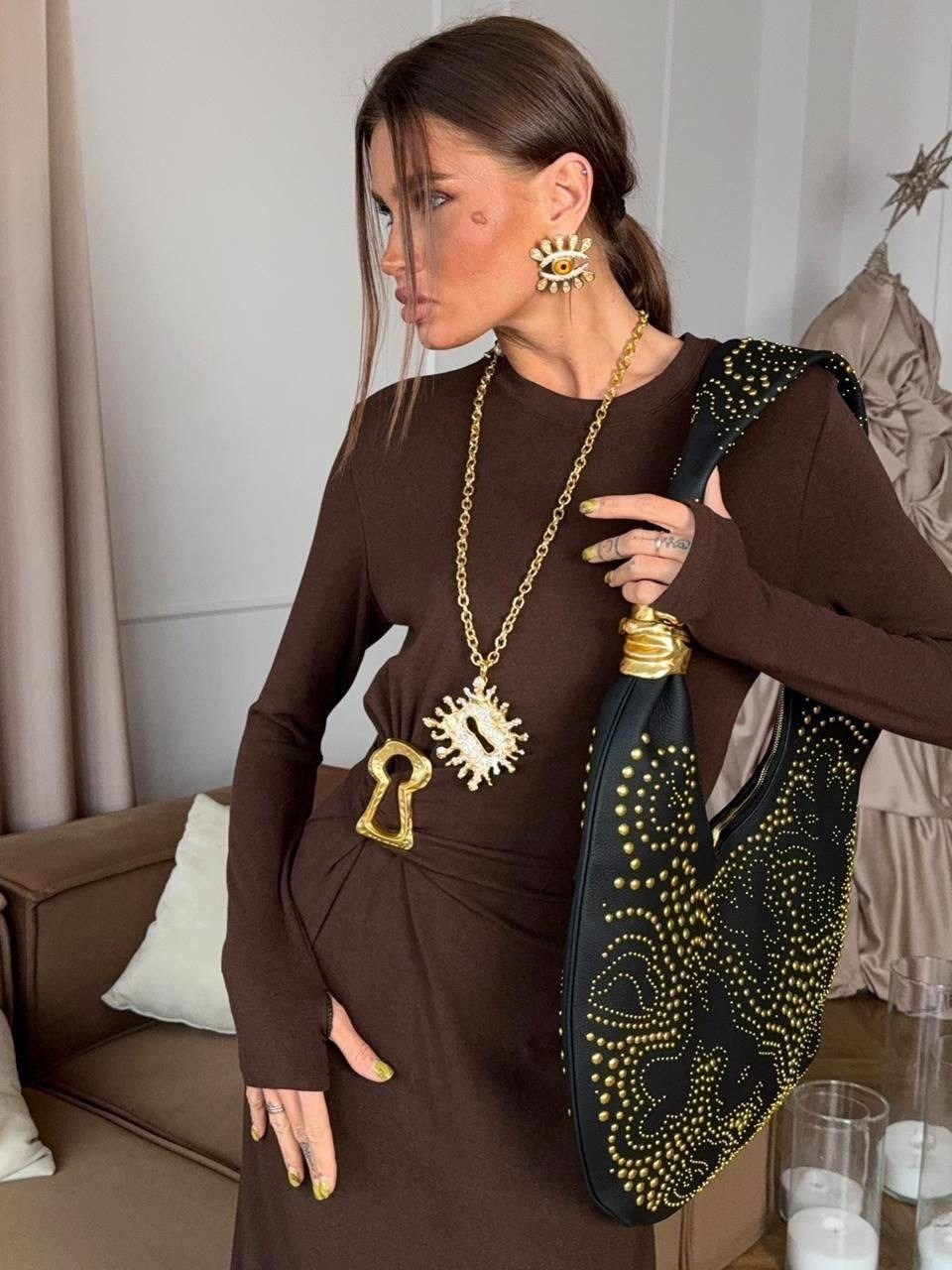 трикотажное платье,мода платье,стильные наряды,коричневое платье,вязаное платье