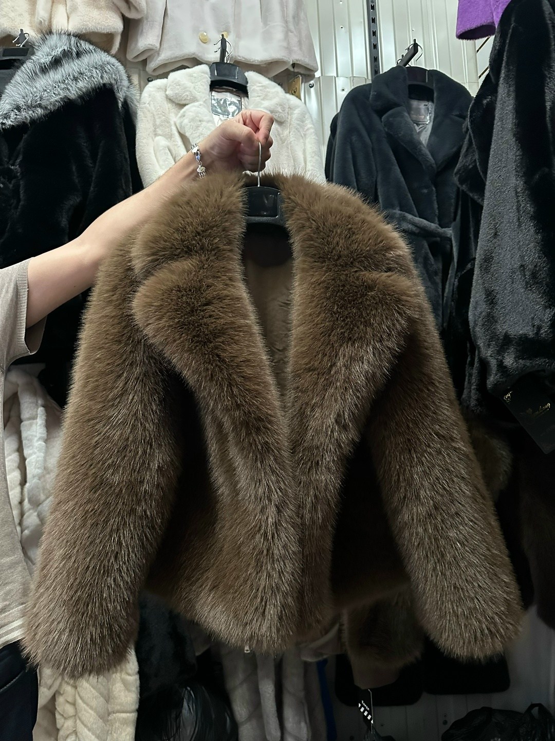 шуба искусственная короткая коричневая экомех yana furs,шуба,женская шуба из искусственного меха,шуба из эко меха,шуба из искусственного меха