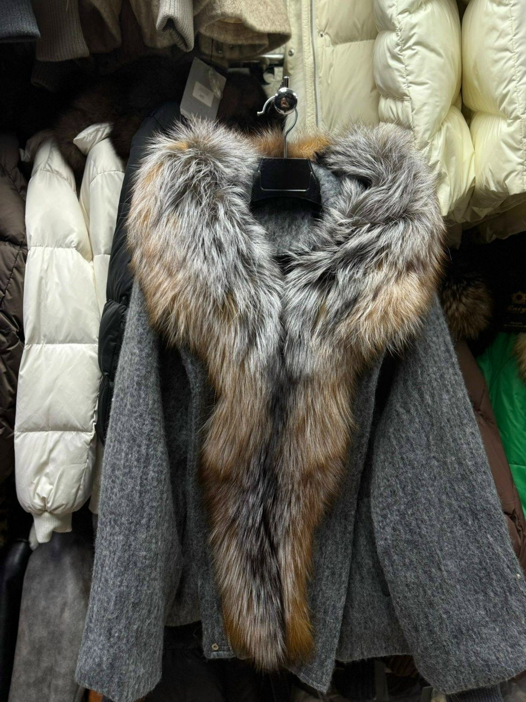 куртка парка мех чернобурка песец с капюшоном,парка с натуральным мехом,парка с чернобуркой,парка с мехом чернобурки,парка с мехом