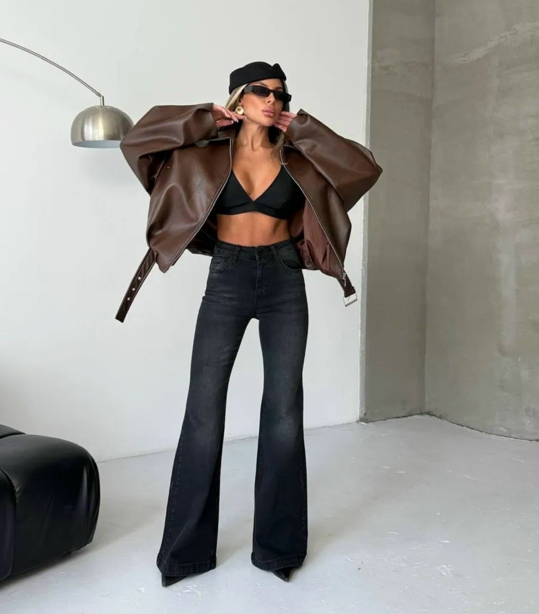 джинсы женские клеши,женские джинсы,брюки джинсы,джинсы клеш с кожаной курткой