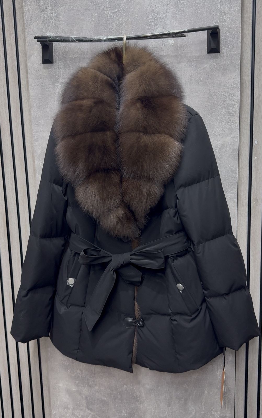 женский фирменный пуховик с натуральным мехом песца,пуховик с натуральным мехом,пуховик,пуховики с мехом,пуховик женский с натуральным мехом
