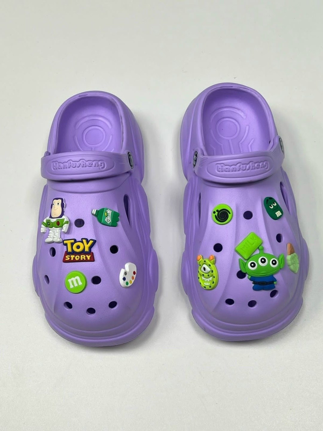 кроксы детские с джибитсами,,детские кроксы,crocs лаванда,jibbitz crocs