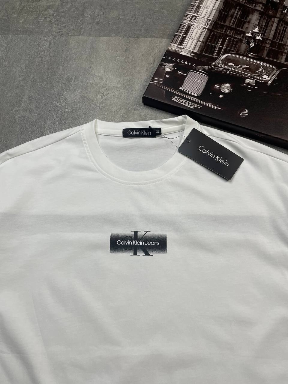 футболки calvin klein,футболка calvin klein jeans,футболки мужские,белая футболка,мужская футболка белая