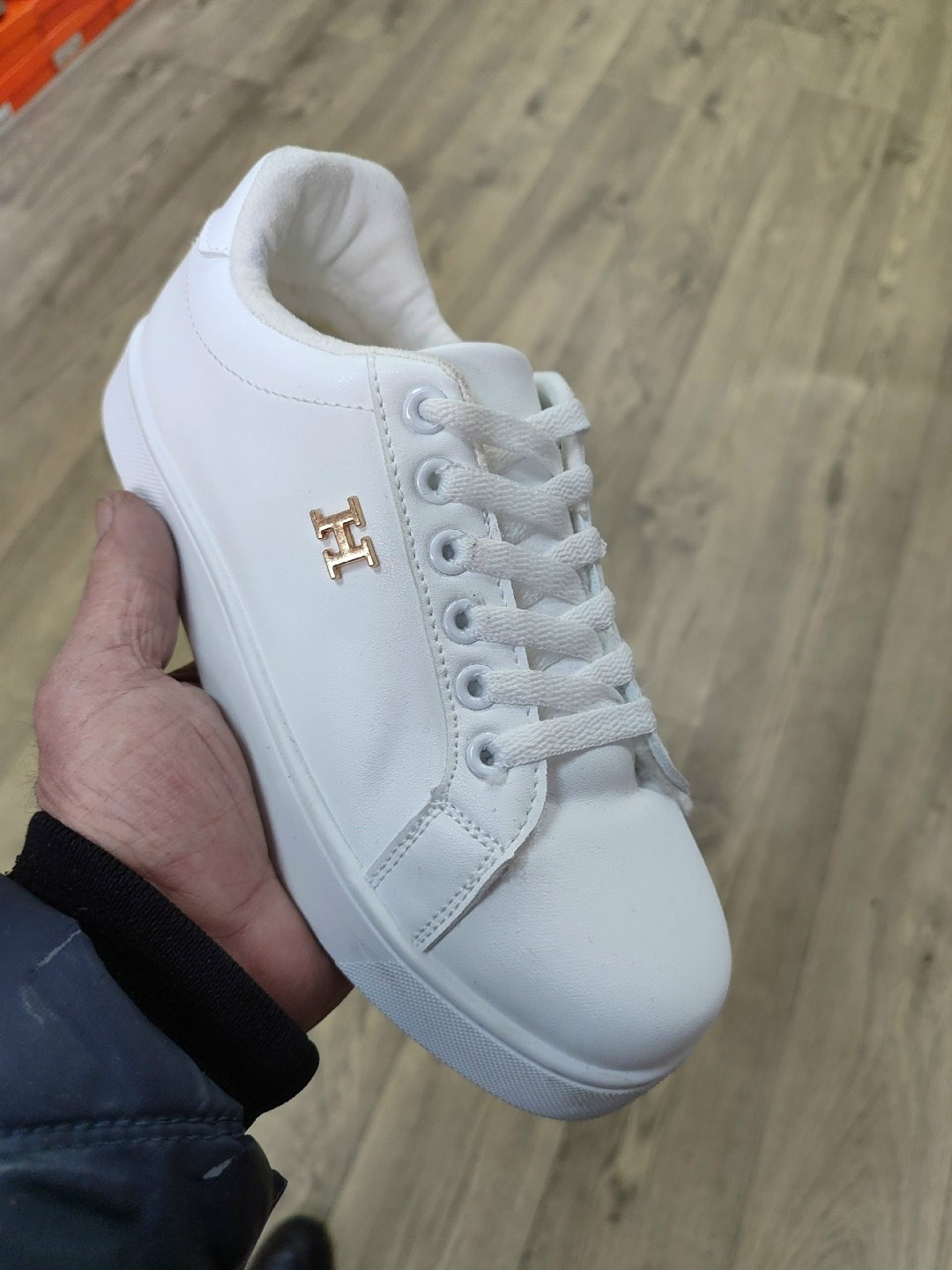 ,женские кроссовки,спортивная ,белые кроссовки,белые женские кроссовки